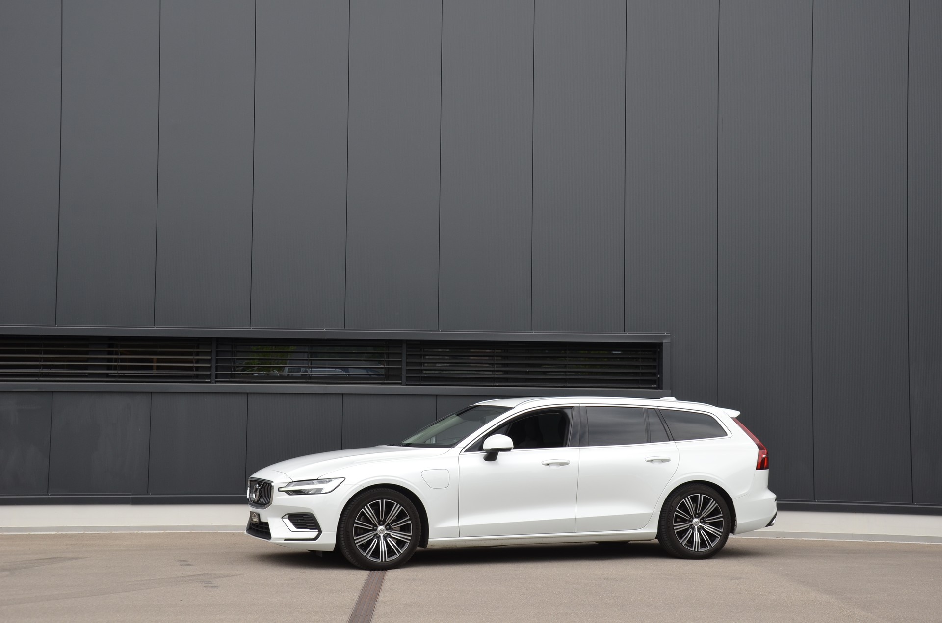 VOLVO V60 T6 eAWD Twin Engine Inscription Geartronic-showroom-element-1