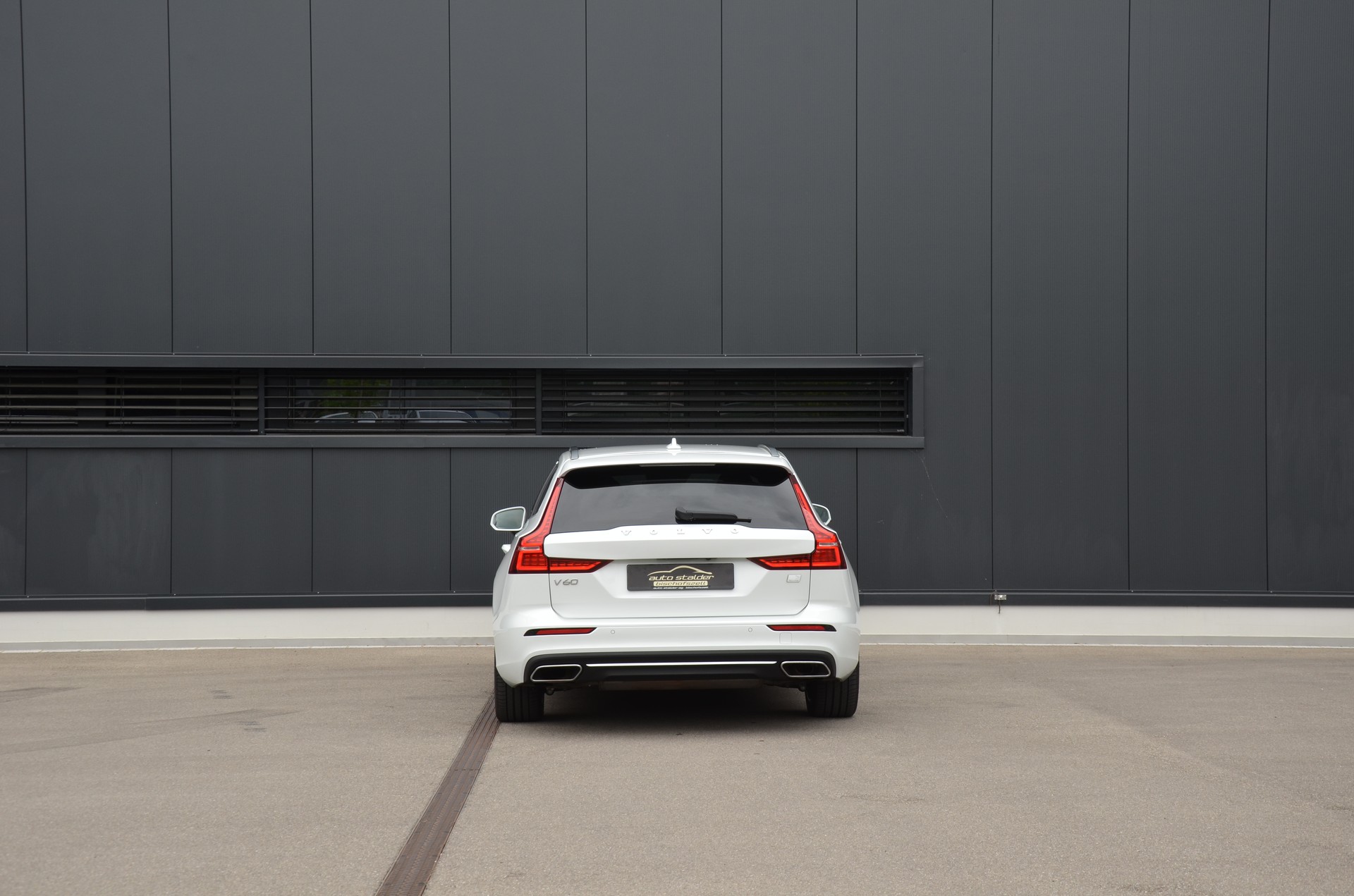 VOLVO V60 T6 eAWD Twin Engine Inscription Geartronic-image-7