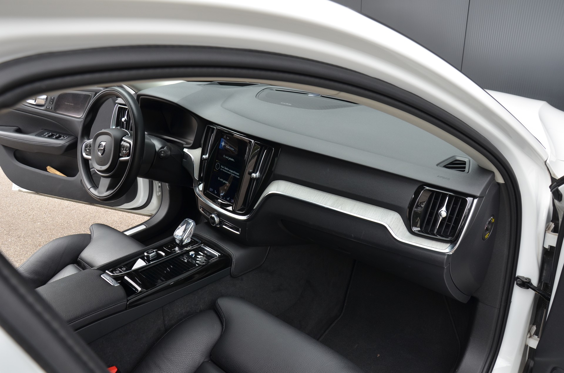 VOLVO V60 T6 eAWD Twin Engine Inscription Geartronic-image-14
