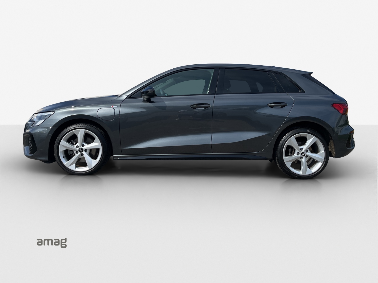 AUDI A3 Sportback 40 TFSI e S line Attraction S-tronic-image-1