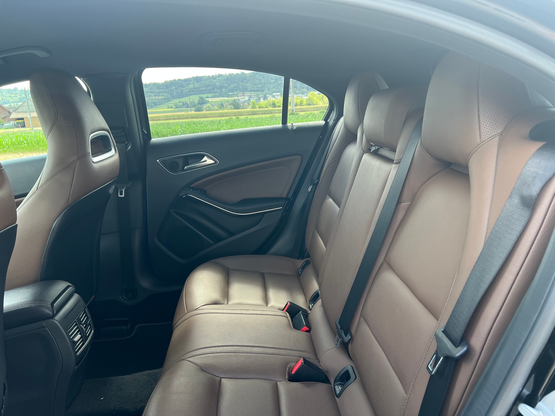 MERCEDES-BENZ A 250 AMG Line 4Matic 7G-DCT-image-19