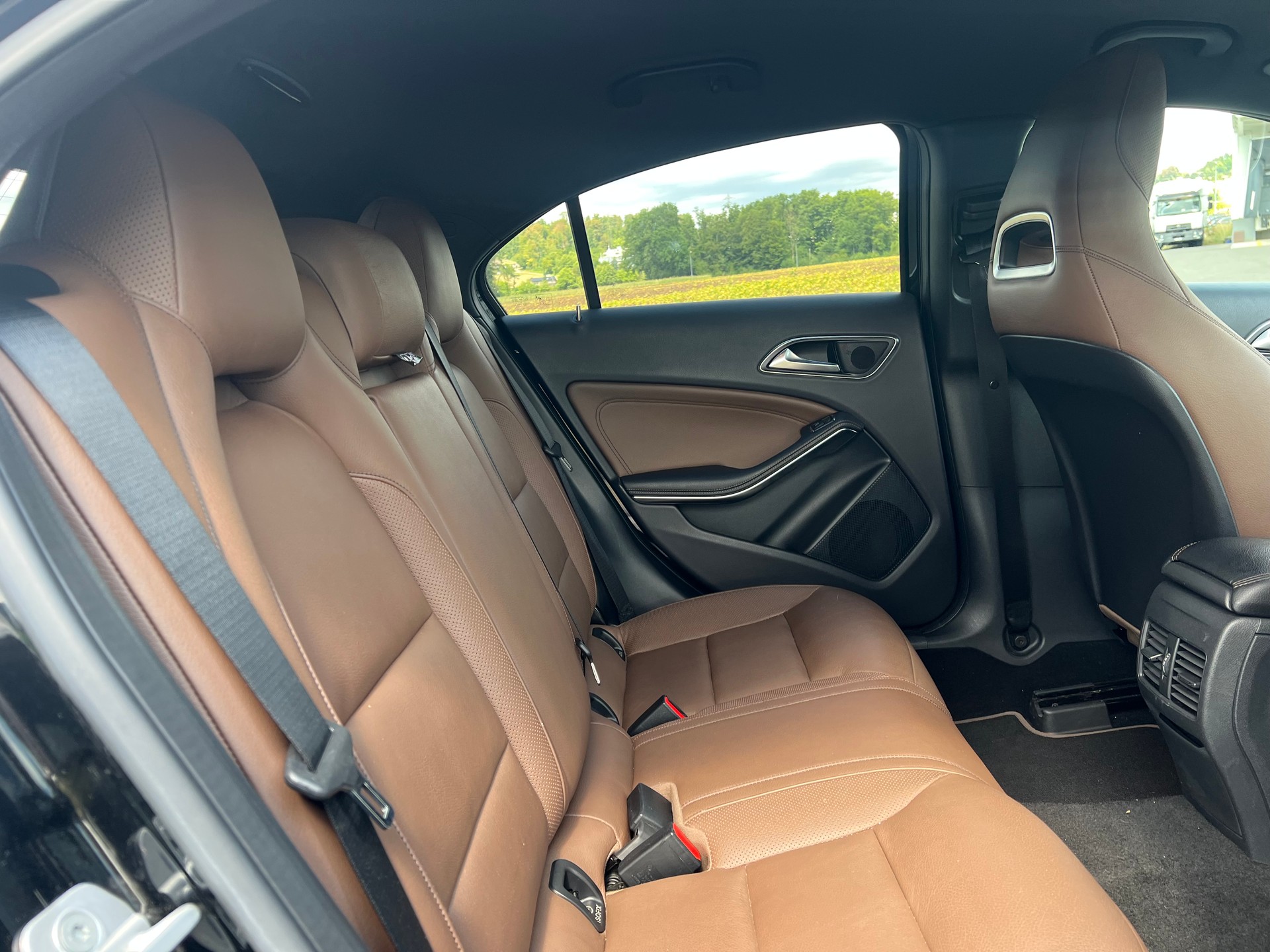 MERCEDES-BENZ A 250 AMG Line 4Matic 7G-DCT-image-20