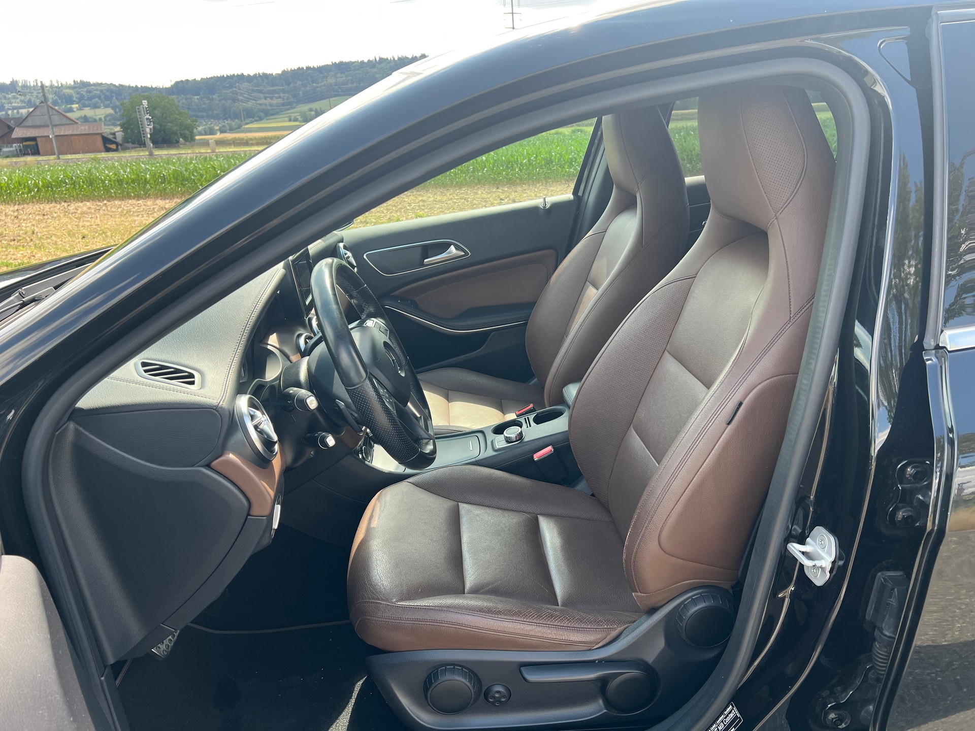 MERCEDES-BENZ A 250 AMG Line 4Matic 7G-DCT-image-16