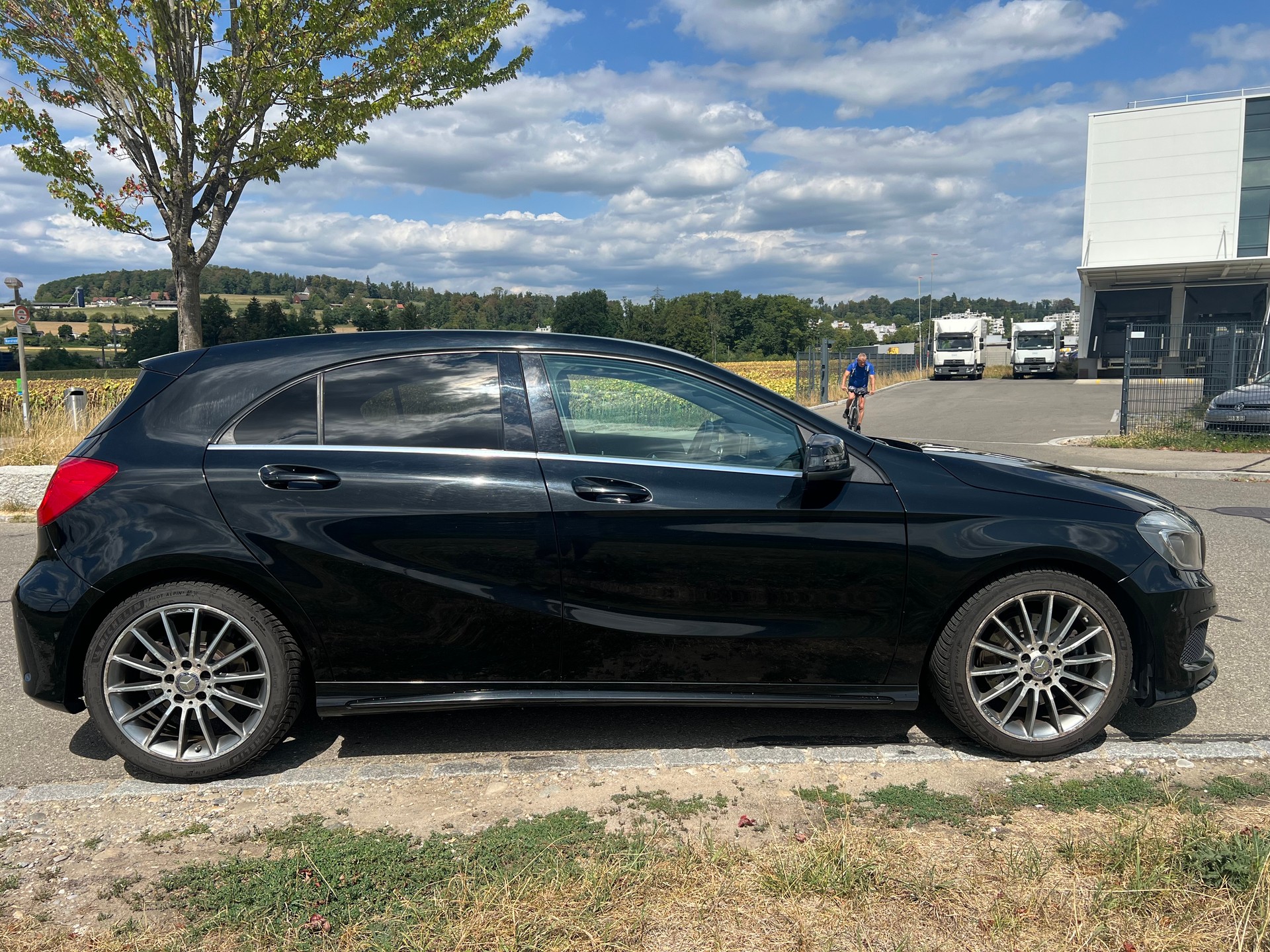 MERCEDES-BENZ A 250 AMG Line 4Matic 7G-DCT-image-13
