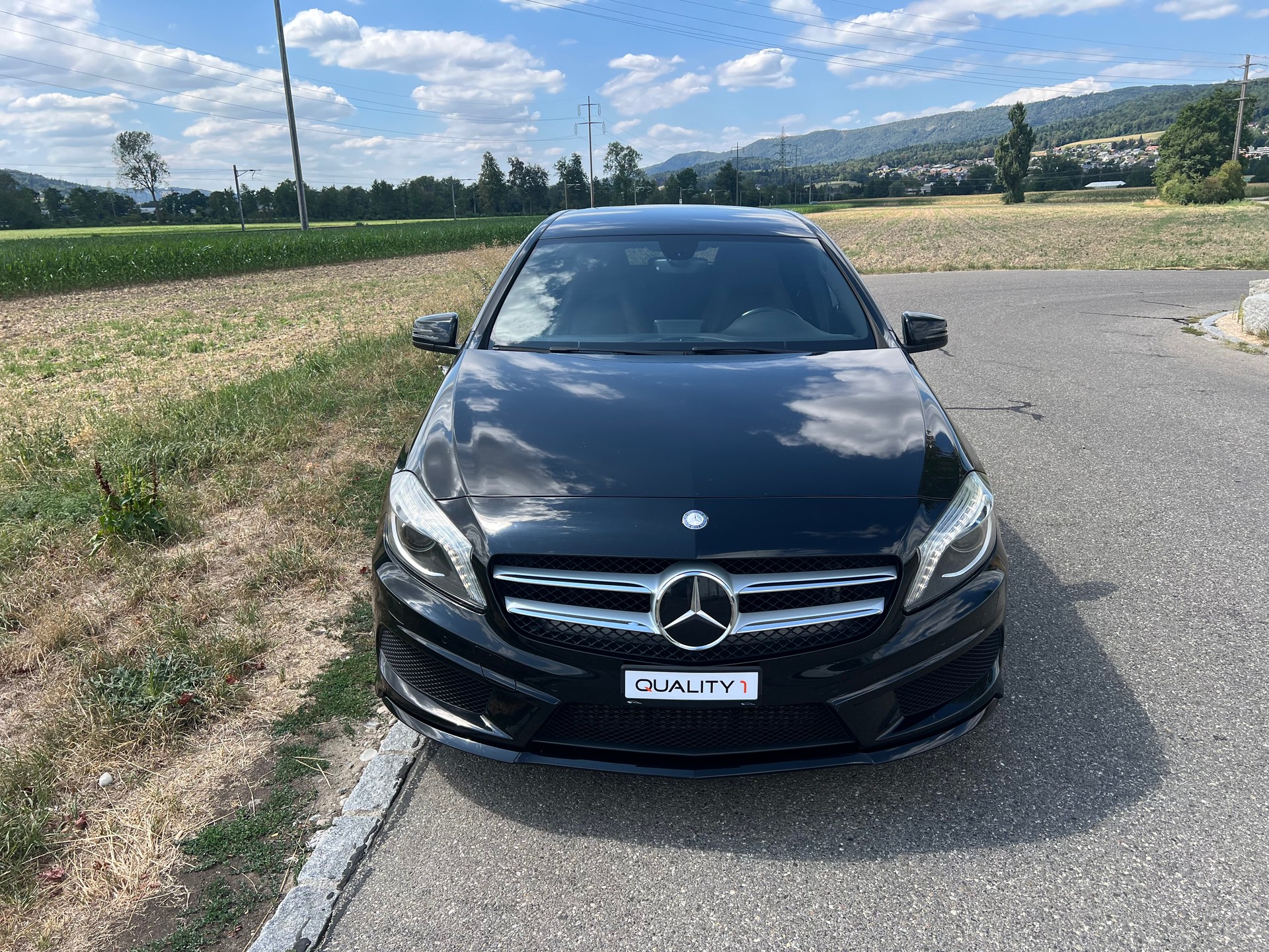 MERCEDES-BENZ A 250 AMG Line 4Matic 7G-DCT-showroom-element-3
