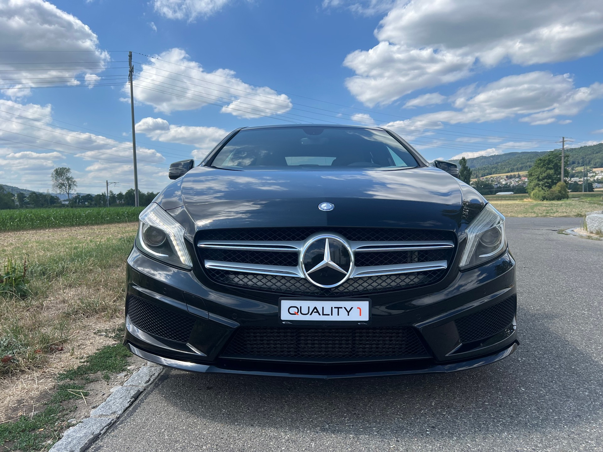MERCEDES-BENZ A 250 AMG Line 4Matic 7G-DCT-showroom-element-2