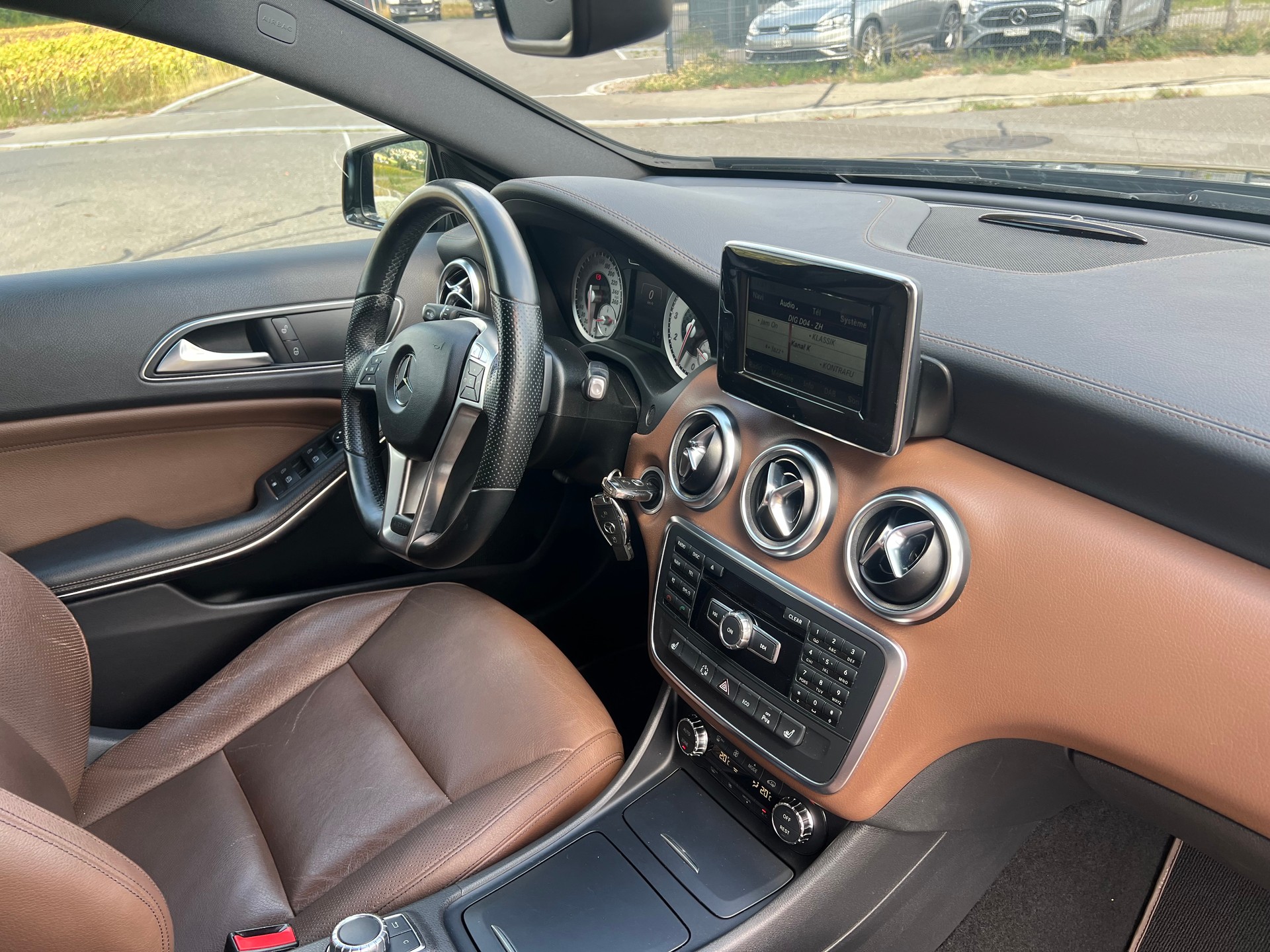 MERCEDES-BENZ A 250 AMG Line 4Matic 7G-DCT-image-14