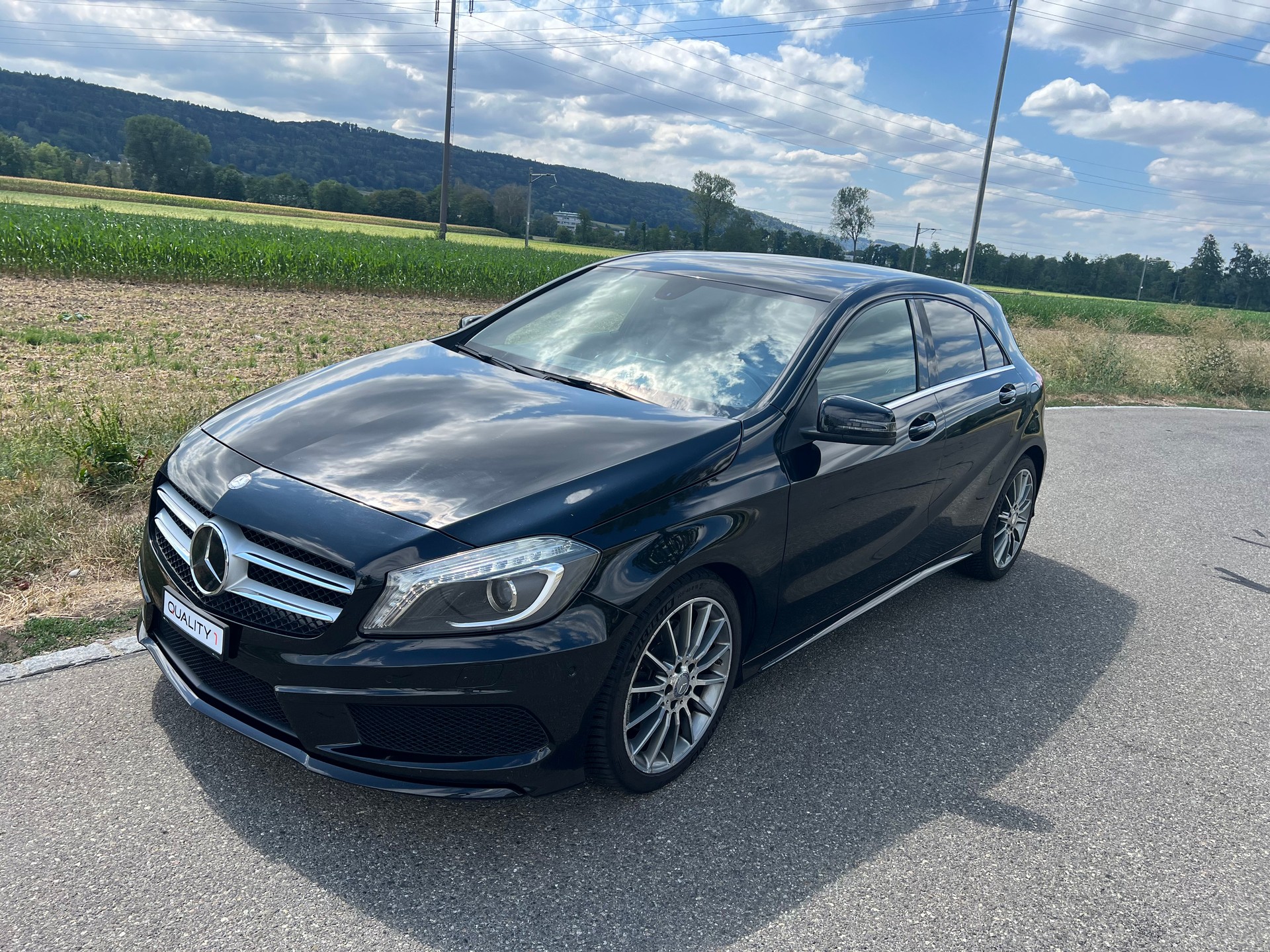 MERCEDES-BENZ A 250 AMG Line 4Matic 7G-DCT-showroom-element-1