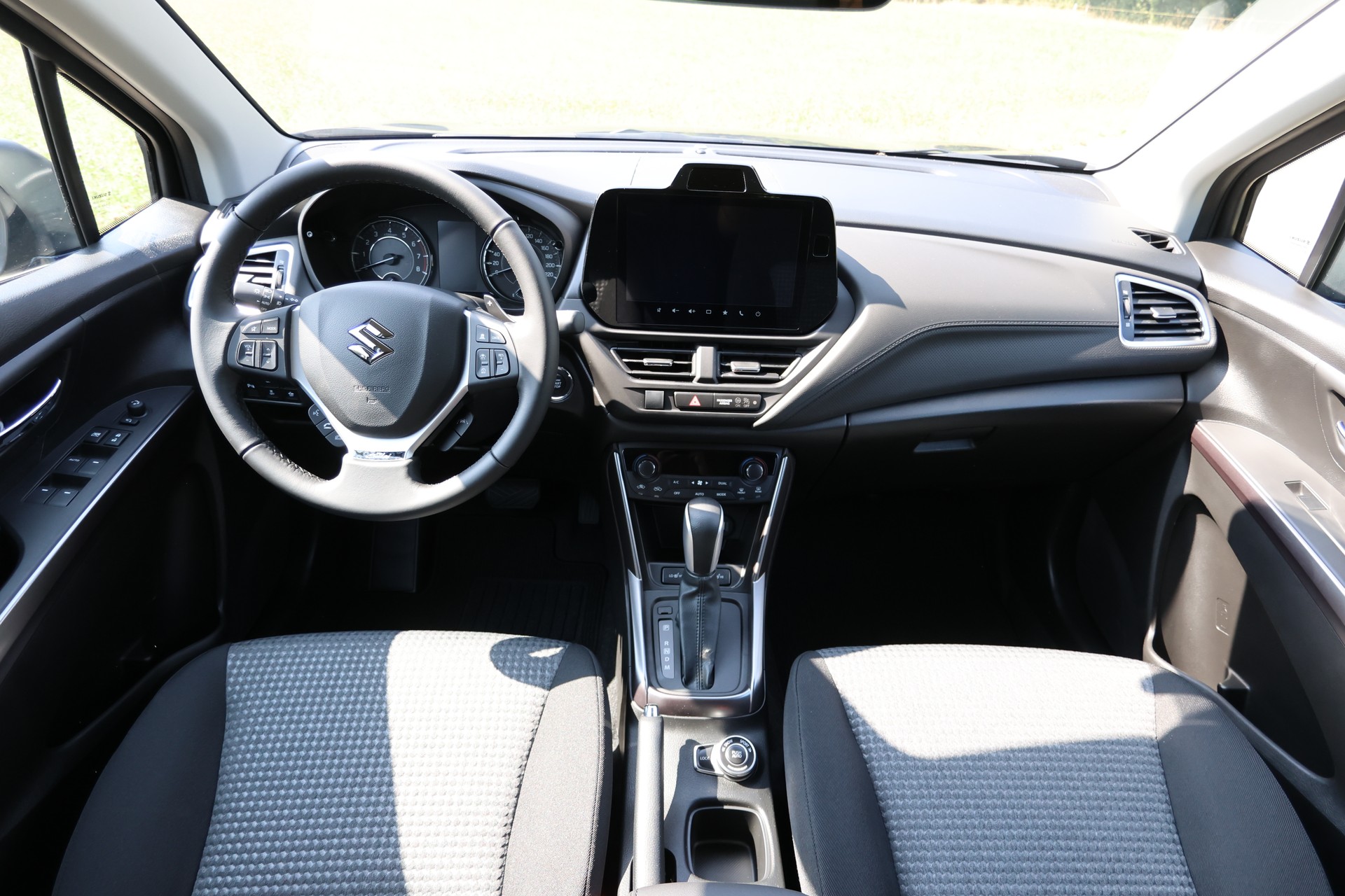 SUZUKI S-Cross 1.4T Compact+Piz Sulai-showroom-element-3