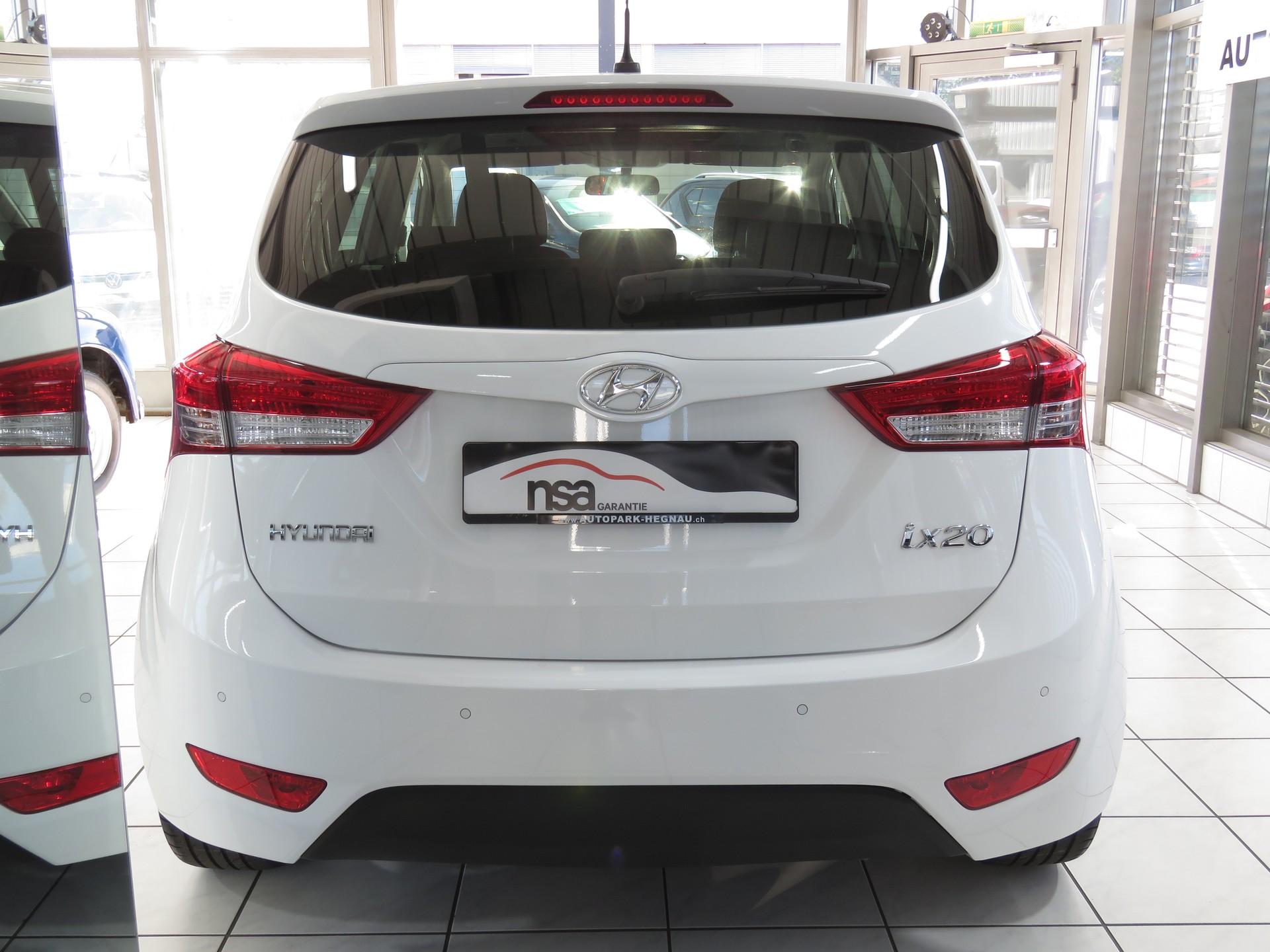 HYUNDAI iX20 1.6 Amplia Automat-showroom-element-3