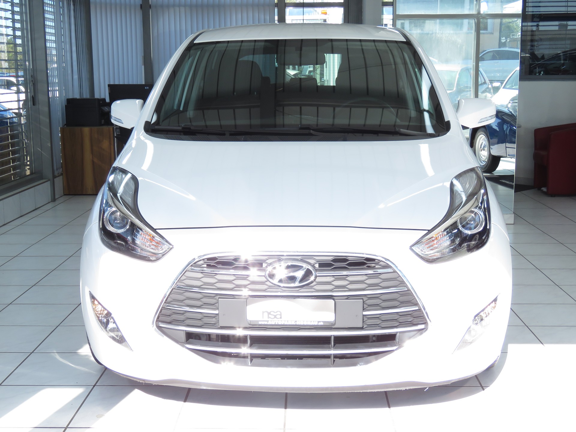HYUNDAI iX20 1.6 Amplia Automat-showroom-element-1