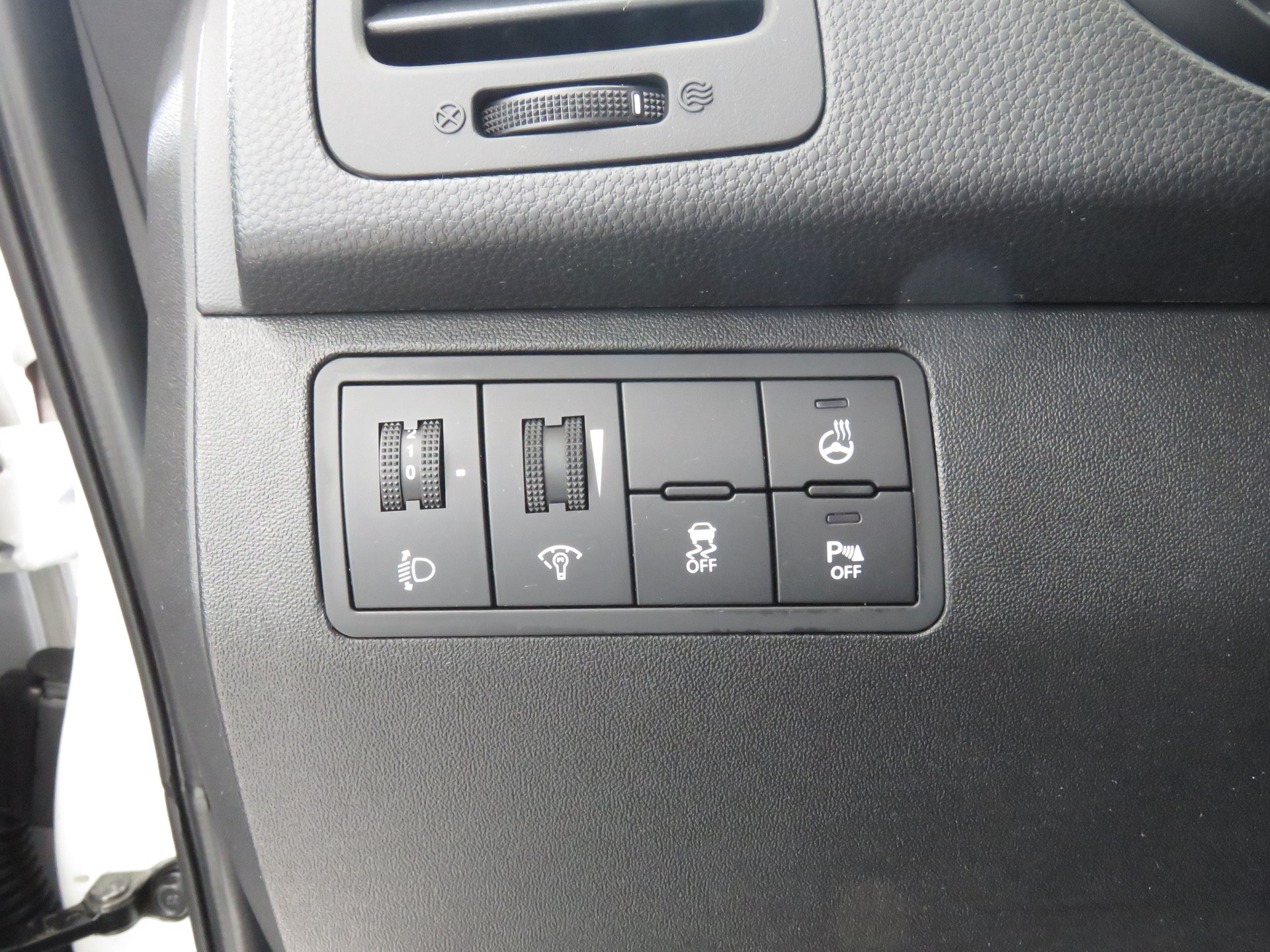 HYUNDAI iX20 1.6 Amplia Automat-image-18