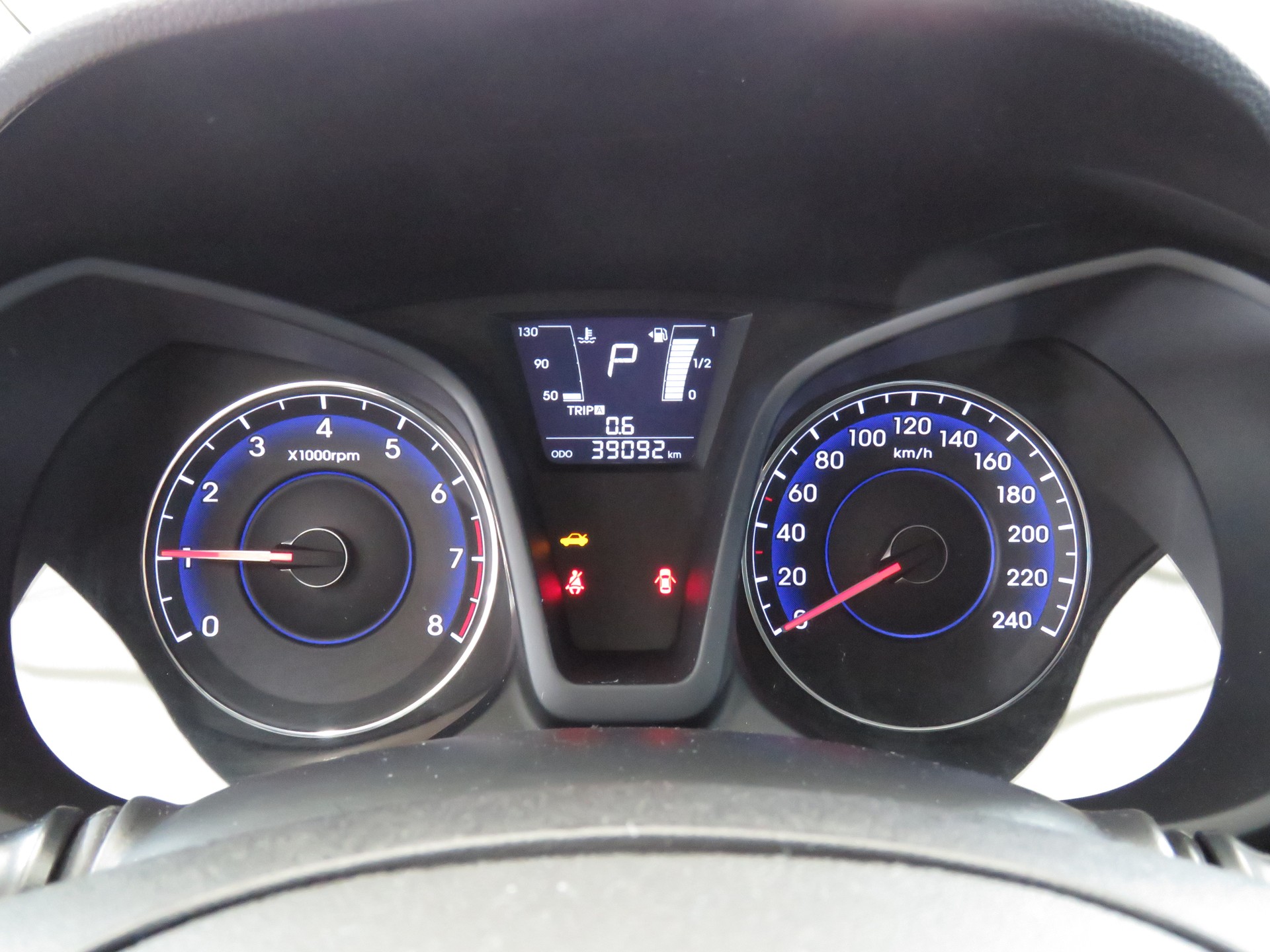 HYUNDAI iX20 1.6 Amplia Automat-image-16
