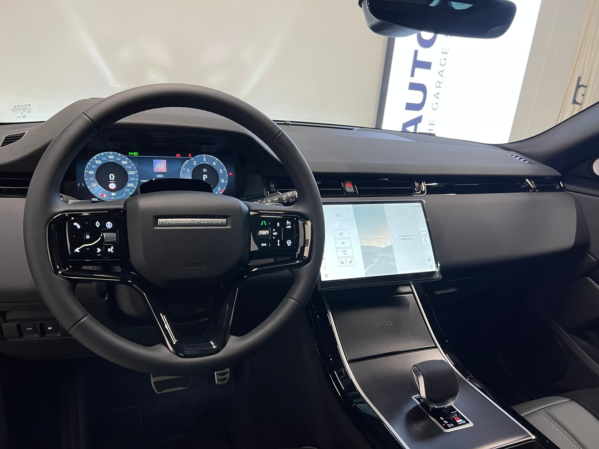 LAND ROVER Range Rover Evoque 1.5 T 270e Hoxton Edition-showroom-element-2