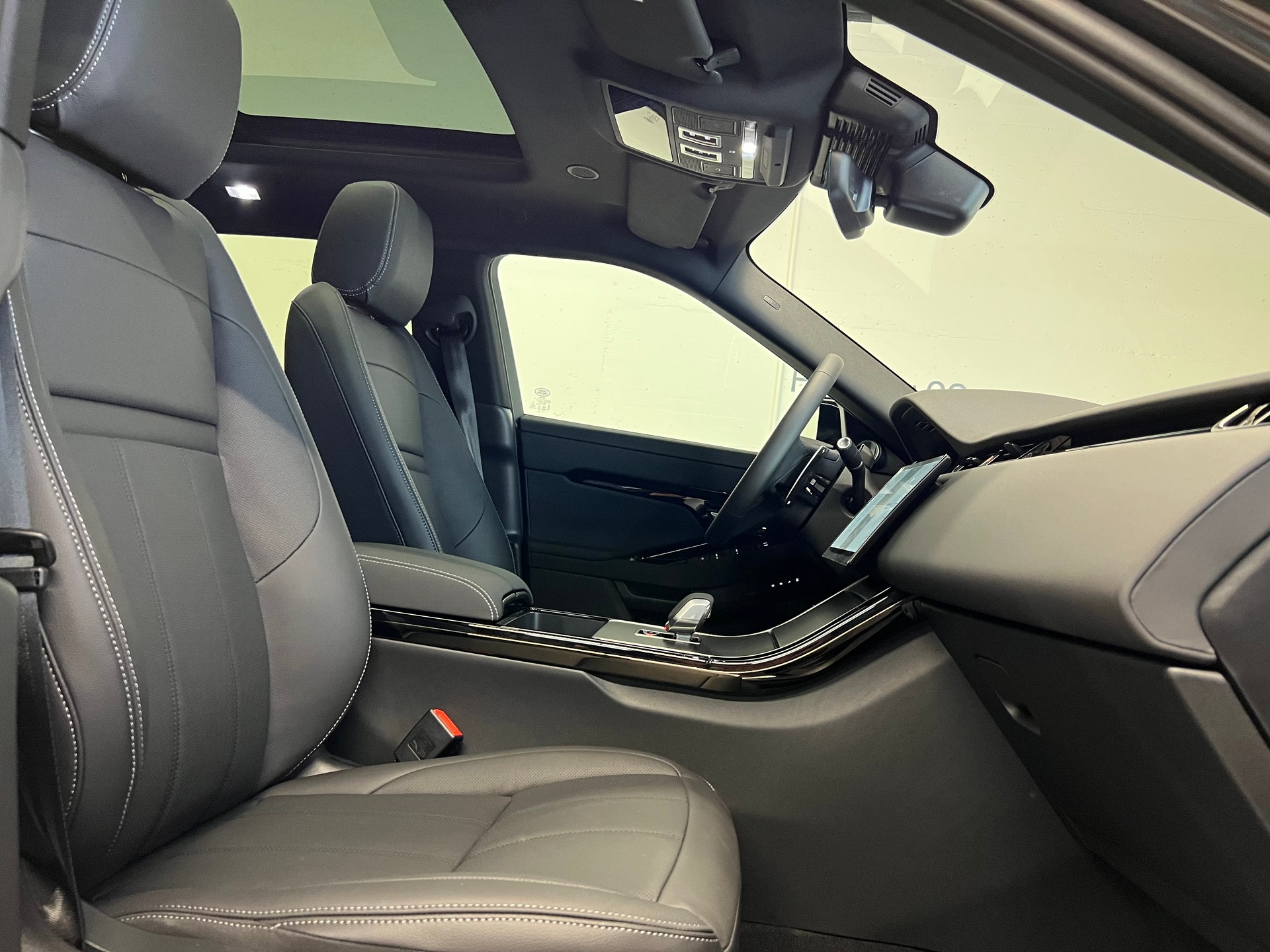 LAND ROVER Range Rover Evoque 1.5 T 270e Hoxton Edition-image-5