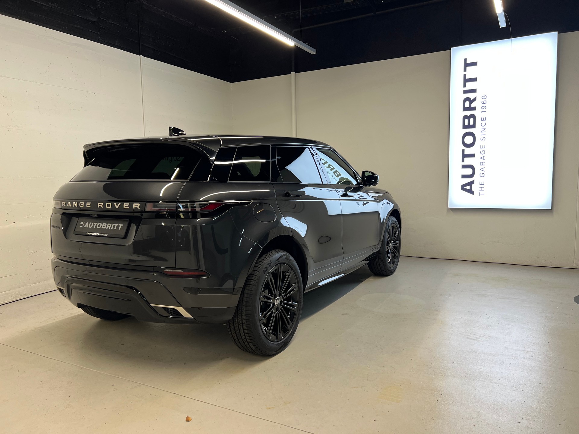 LAND ROVER Range Rover Evoque 1.5 T 270e Hoxton Edition-showroom-element-1