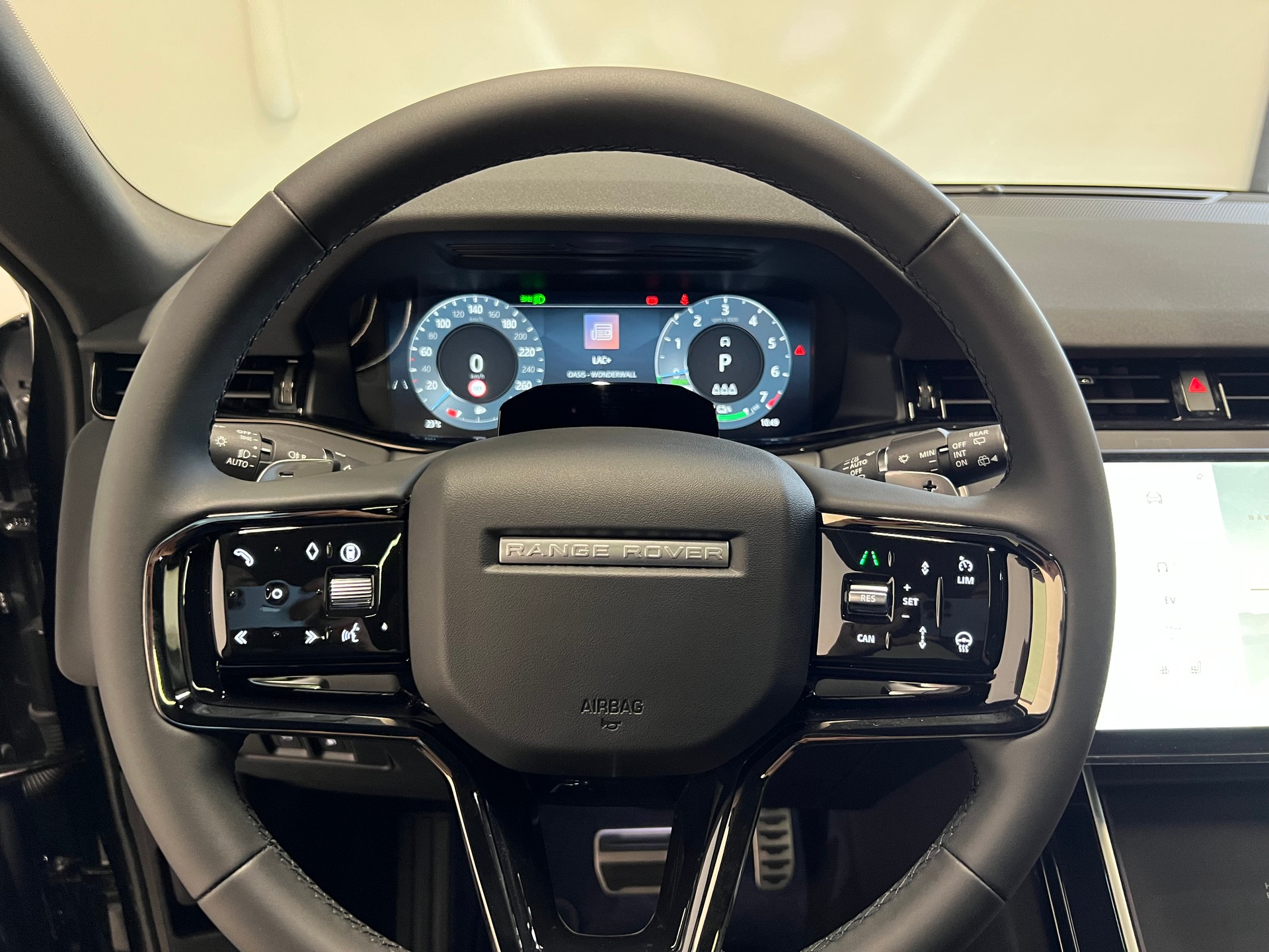 LAND ROVER Range Rover Evoque 1.5 T 270e Hoxton Edition-showroom-element-3