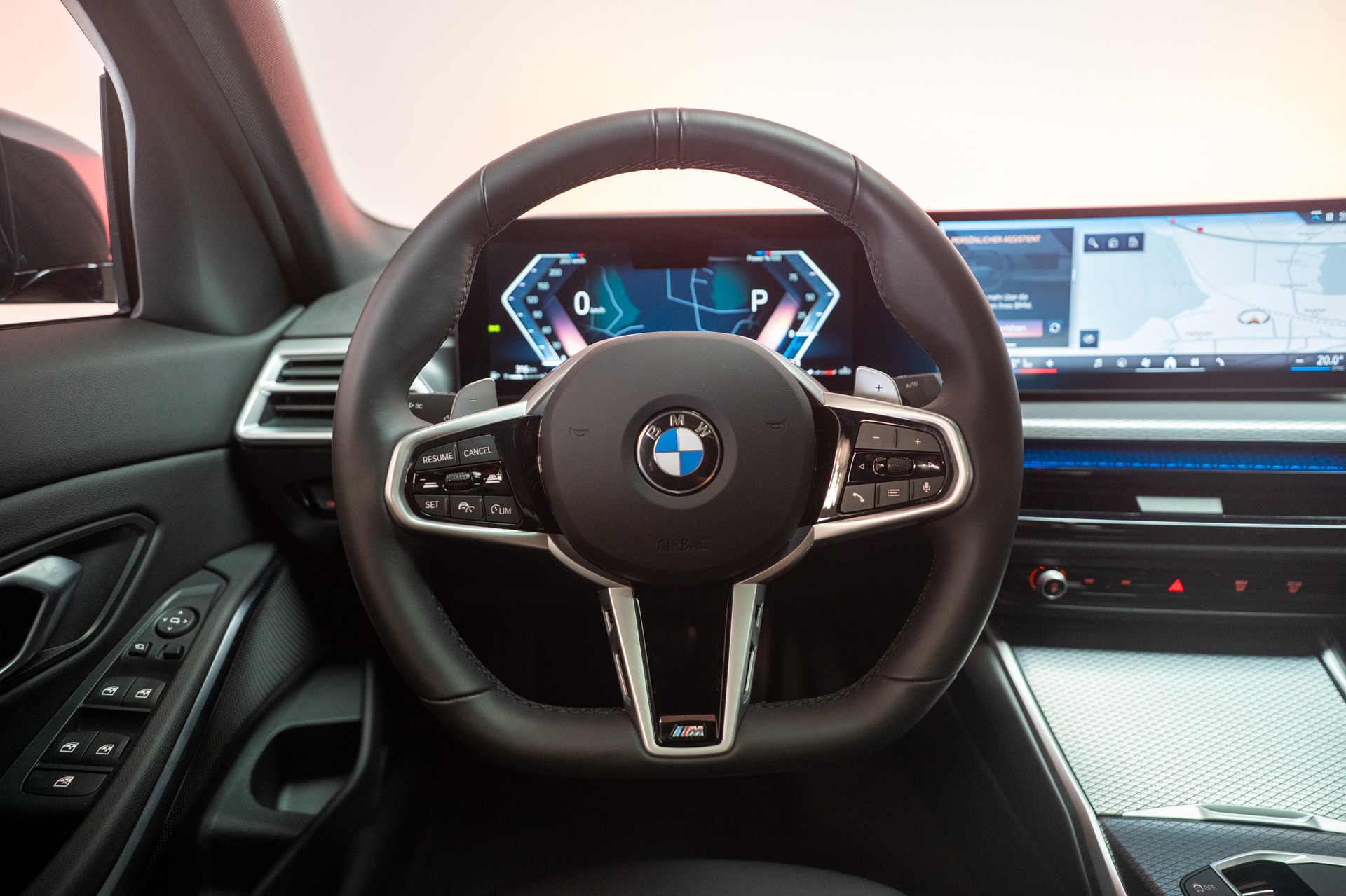 BMW 330d xDrive SAG / LCI / Glasdach / Rückfahrkamera / Ambientebeleuchtung-image-19