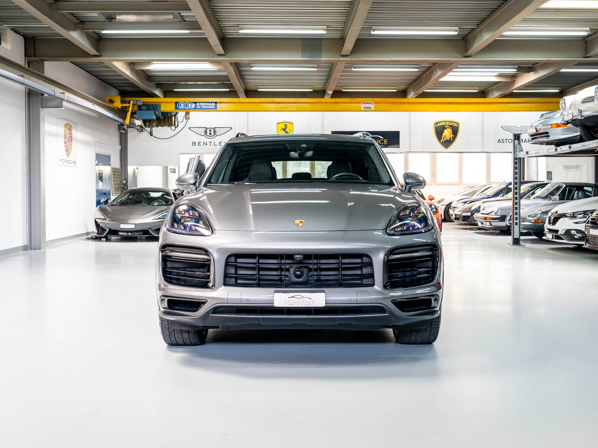 PORSCHE Cayenne GTS-showroom-element-1
