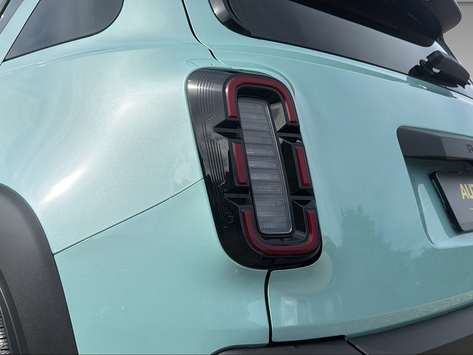 RENAULT R4 E-Tech Comfort Range techno-image-5