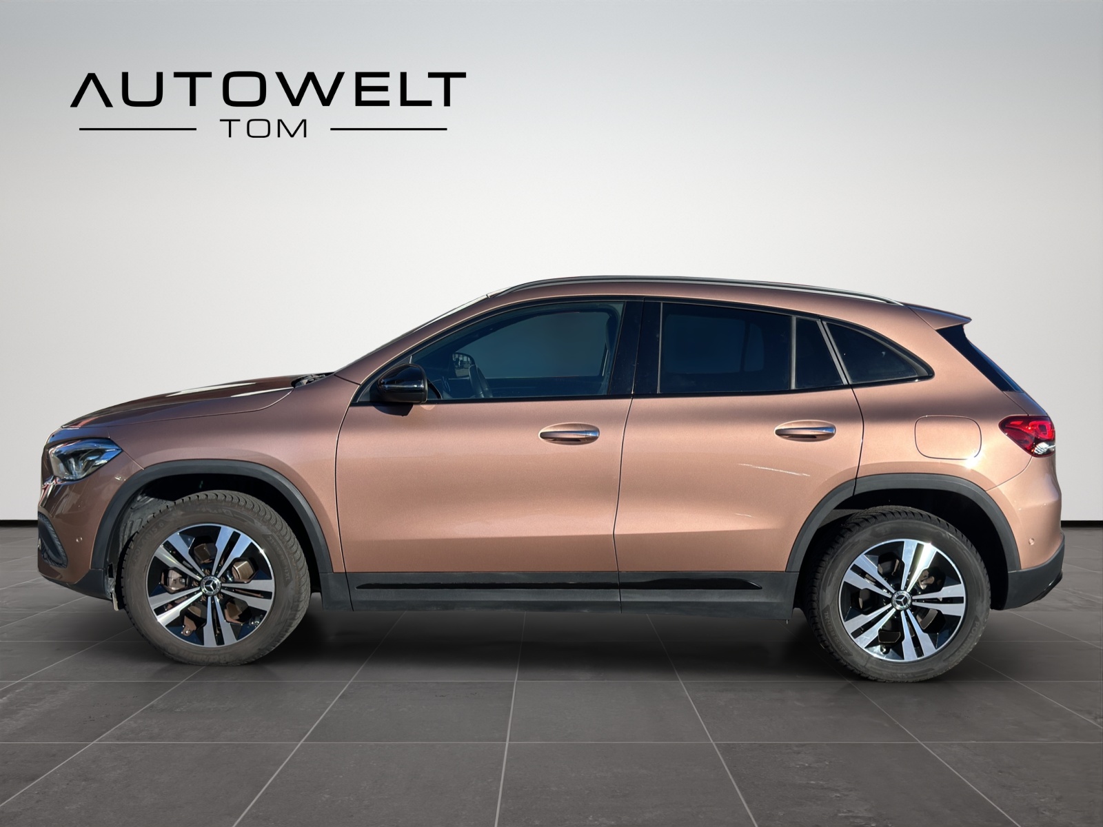 MERCEDES-BENZ GLA 200 Progressive 7G-DCT-image-1