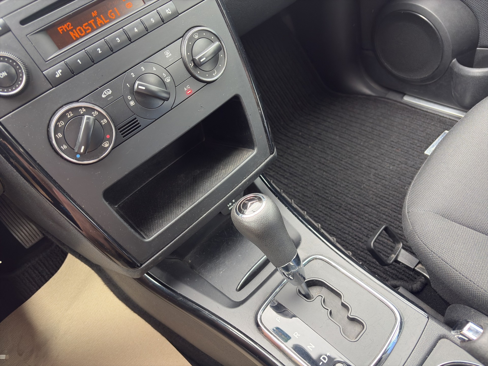 MERCEDES-BENZ A 160 (150) Classic Autotronic-image-10