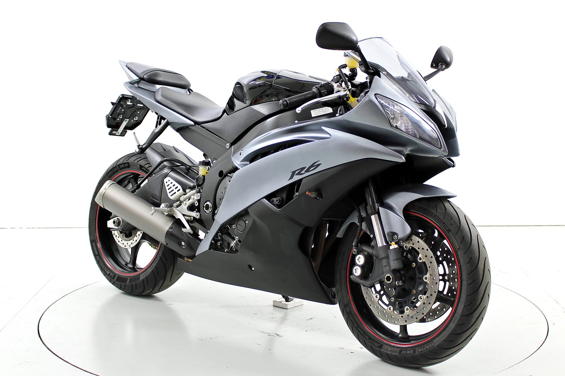 YAMAHA YZF-R6-image-1