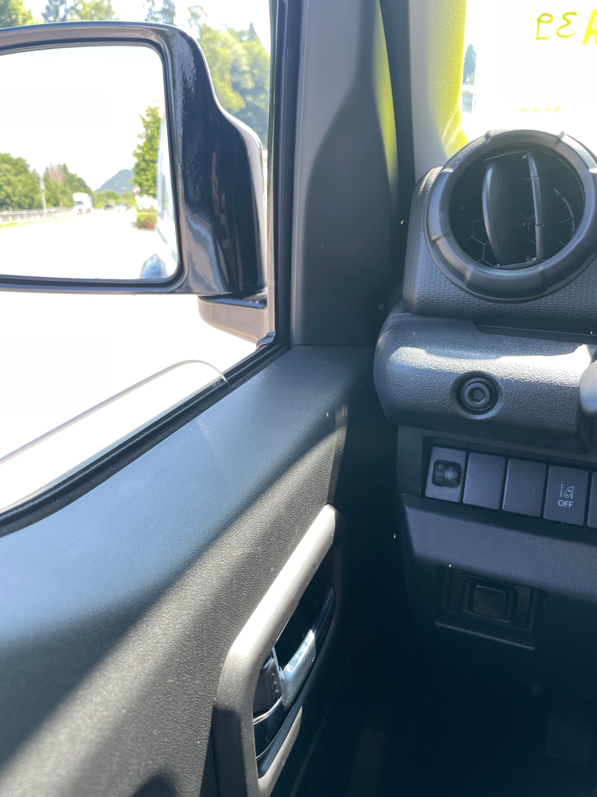 SUZUKI Jimny 1.5 MAN 4x4 AMG Style Umbau-image-13