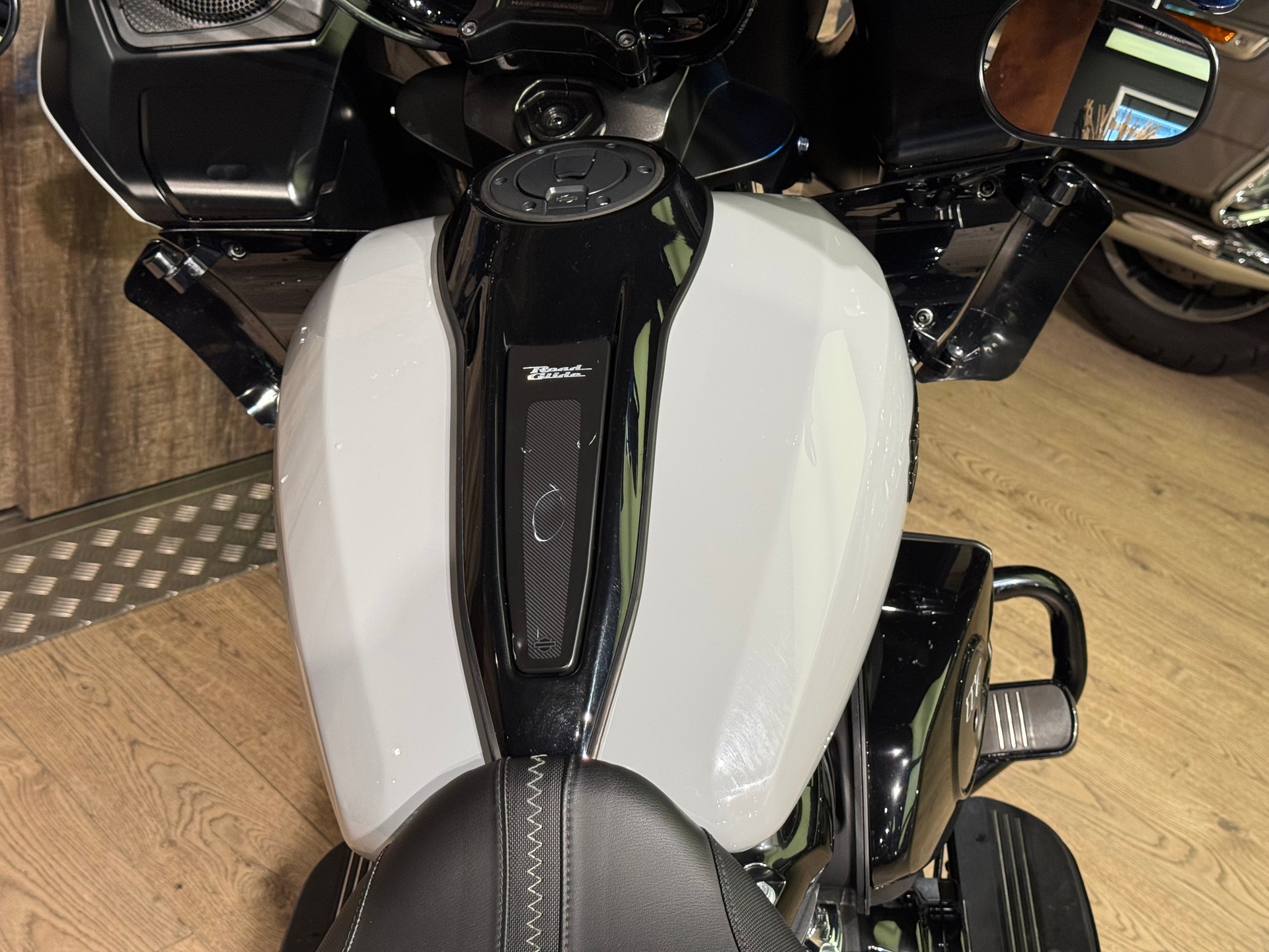 HARLEY-DAVIDSON FLTRX Road Glide Black Finish 117-image-7