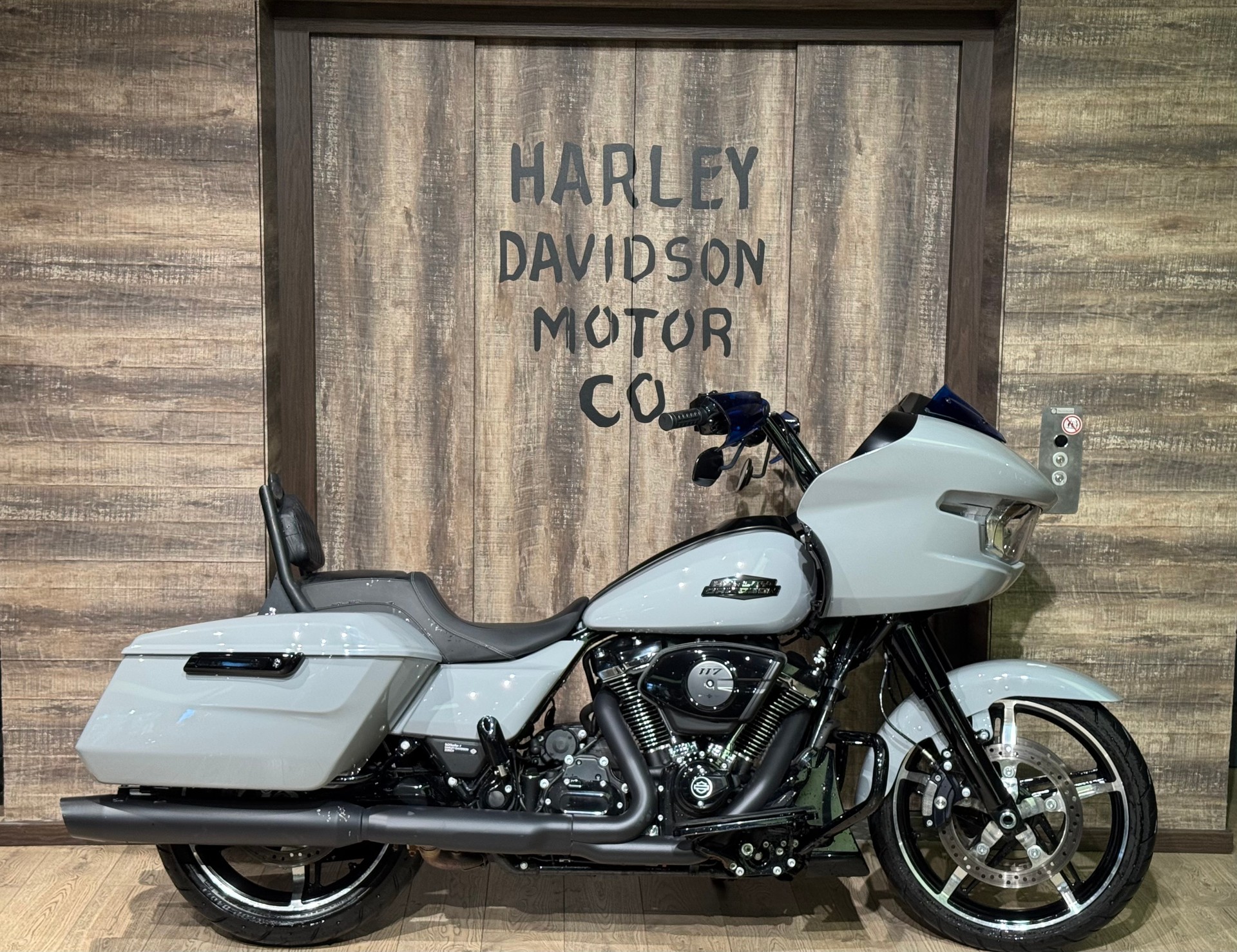 HARLEY-DAVIDSON FLTRX Road Glide Black Finish 117-image-0