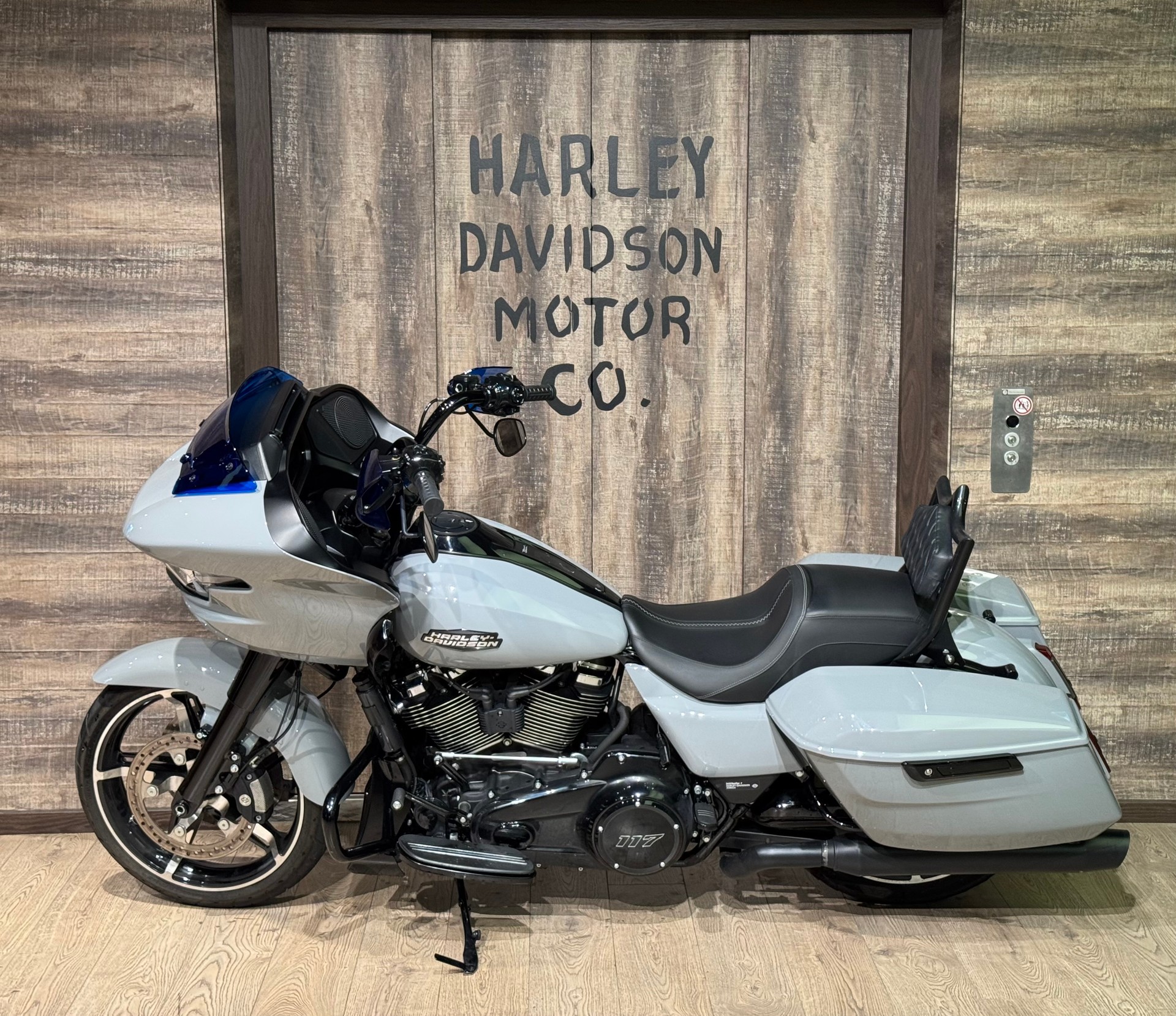 HARLEY-DAVIDSON FLTRX Road Glide Black Finish 117-image-3