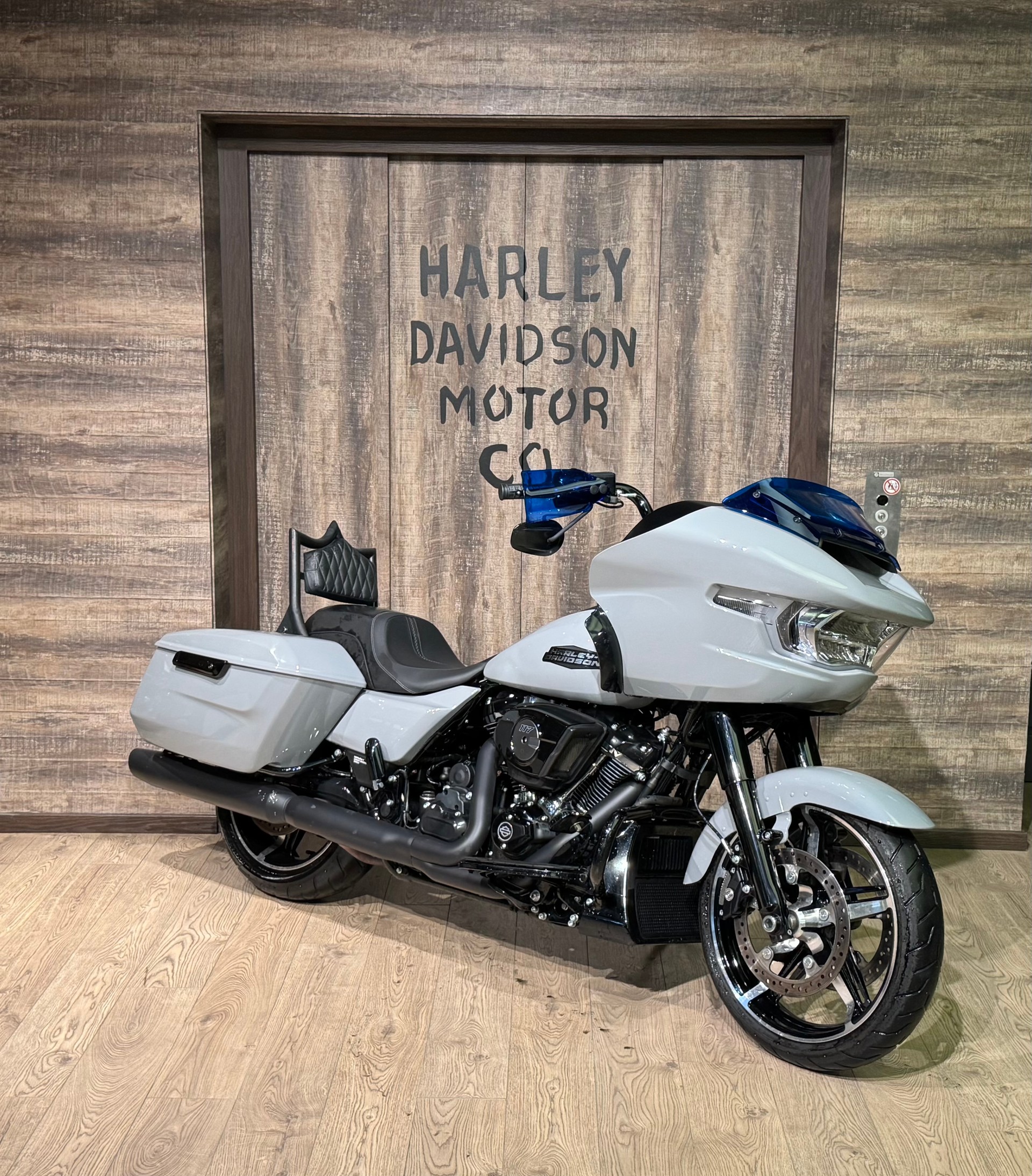 HARLEY-DAVIDSON FLTRX Road Glide Black Finish 117-image-1