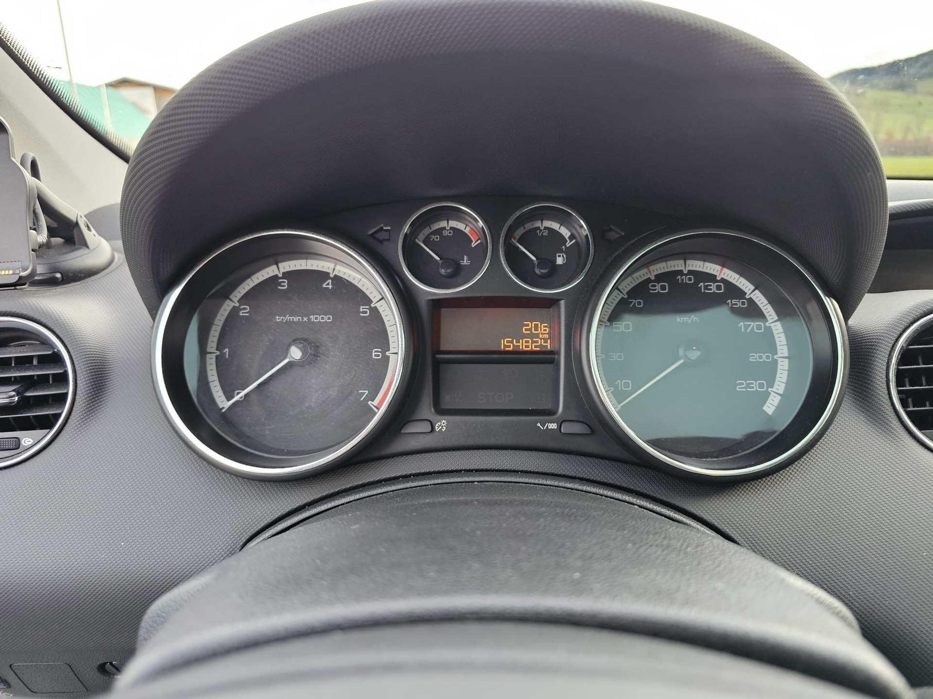 PEUGEOT 308 SW 1.6 16V Turbo Millesim 200-image-11