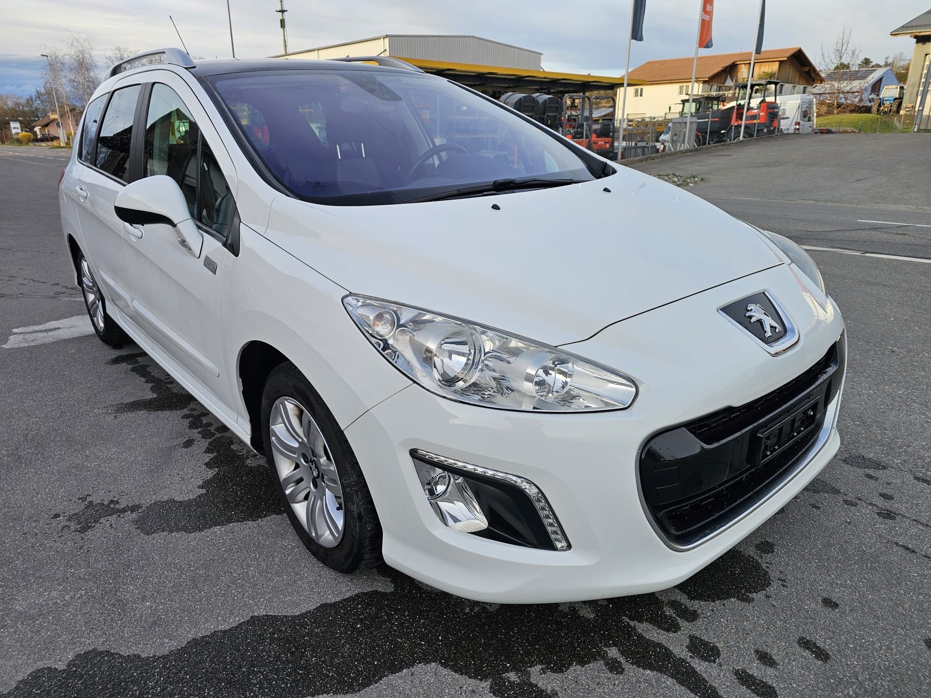 PEUGEOT 308 SW 1.6 16V Turbo Millesim 200-image-2