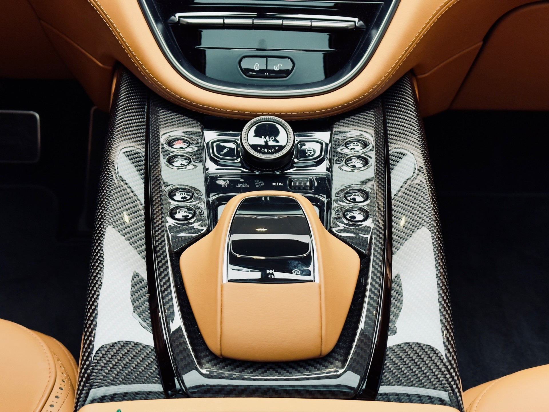 ASTON MARTIN 707 4.0 V8 Bi-Turbo-image-19