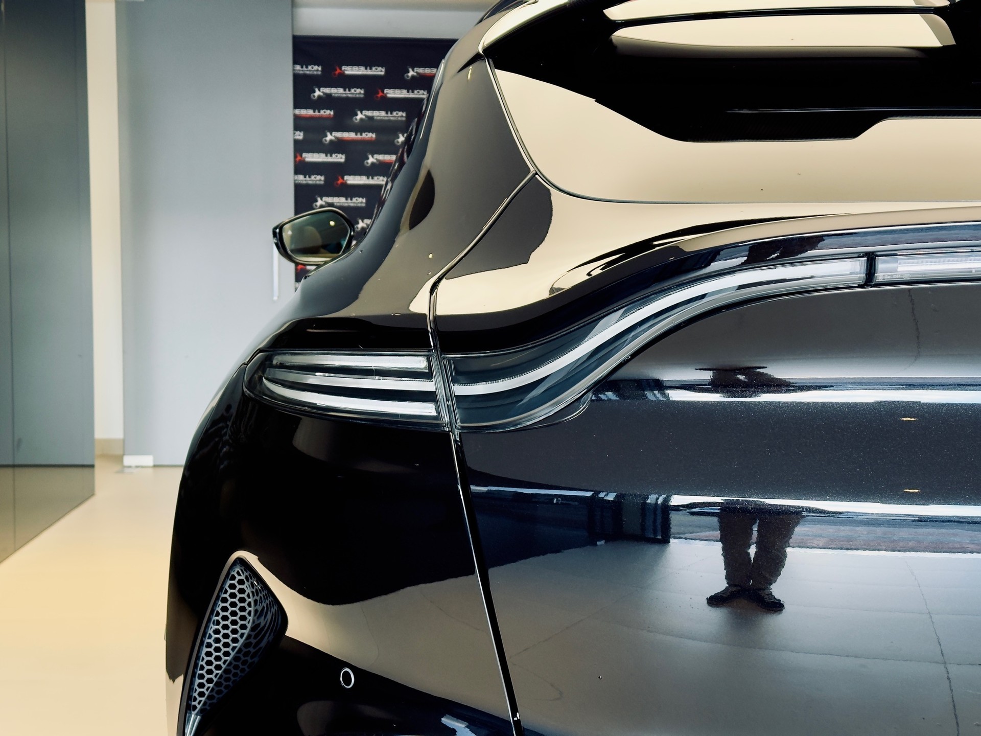 ASTON MARTIN 707 4.0 V8 Bi-Turbo-image-12
