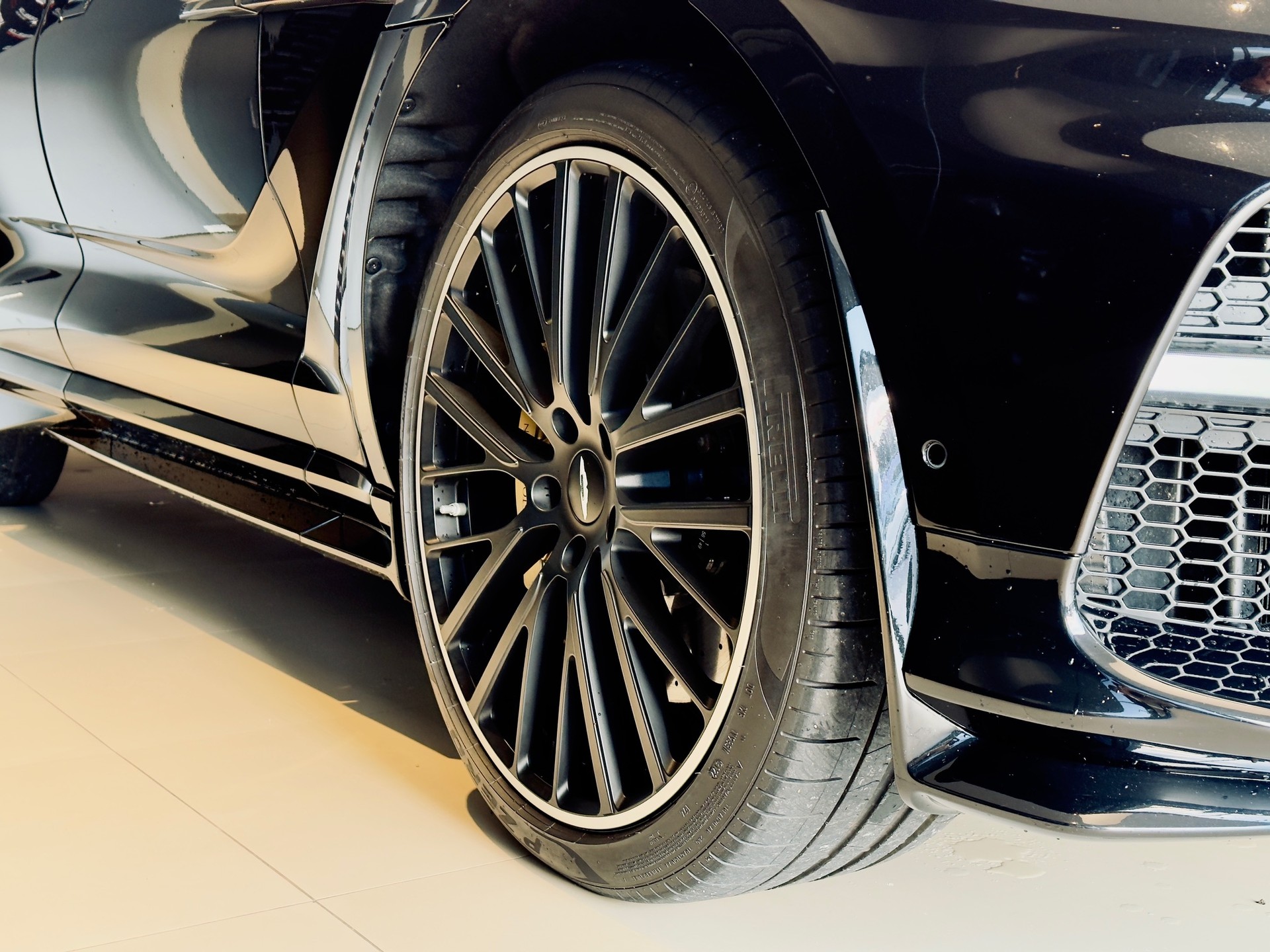 ASTON MARTIN 707 4.0 V8 Bi-Turbo-image-14