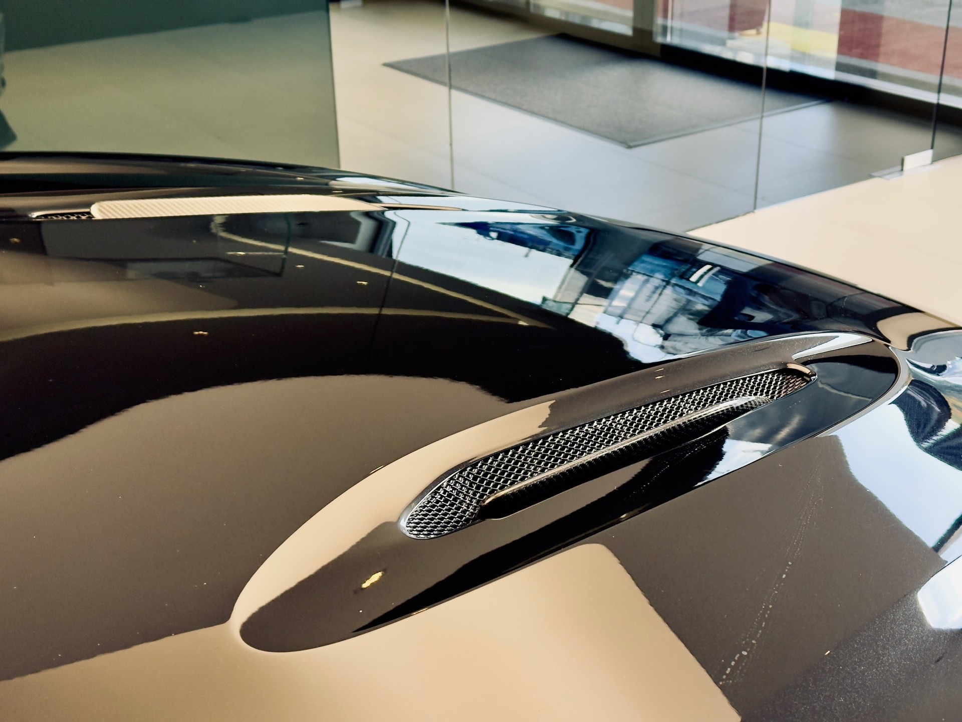 ASTON MARTIN 707 4.0 V8 Bi-Turbo-image-3