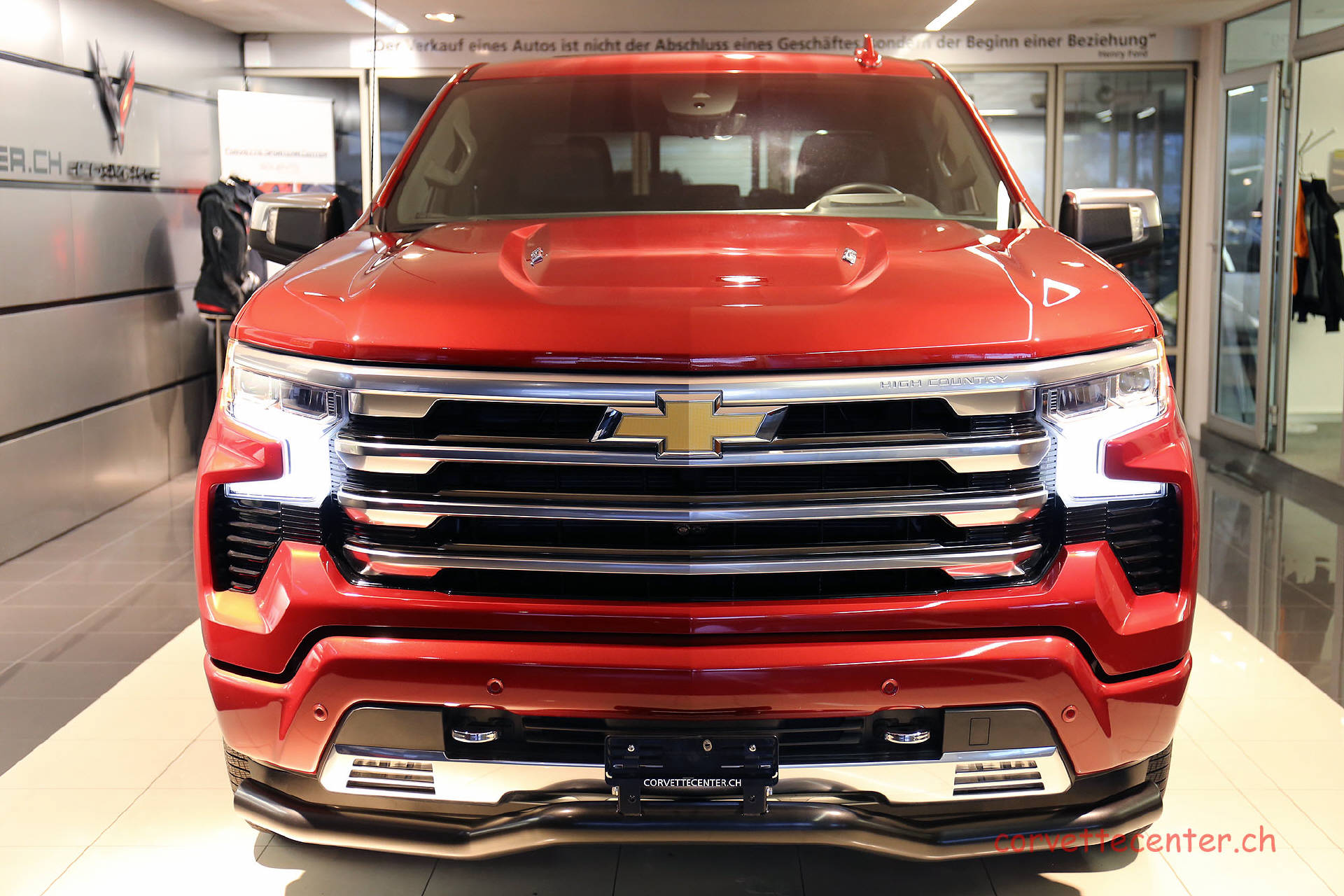 CHEVROLET Silverado 1500 High Country-showroom-element-2