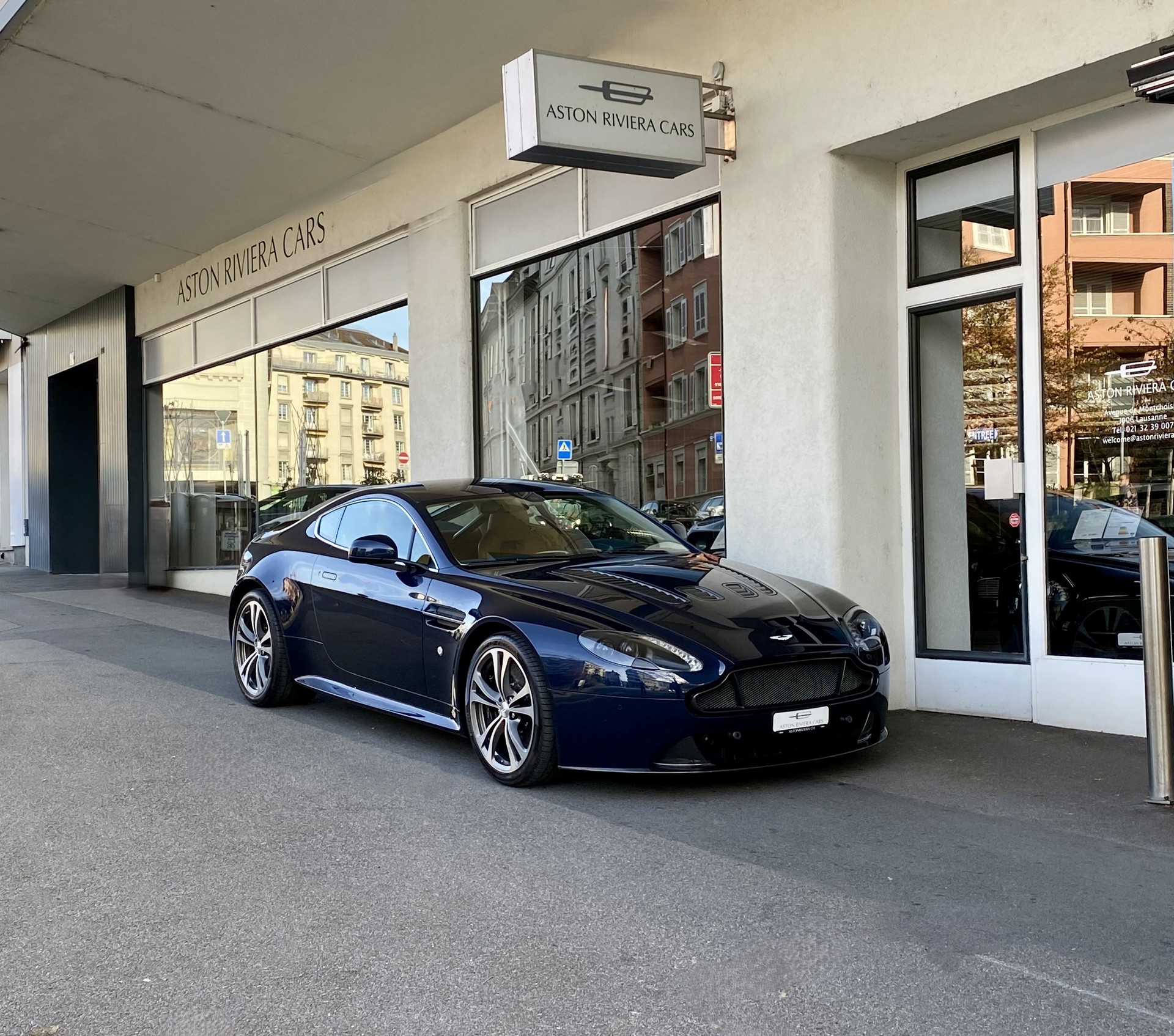 ASTON MARTIN V12 Vantage 5.9 S Sportshift-image-3