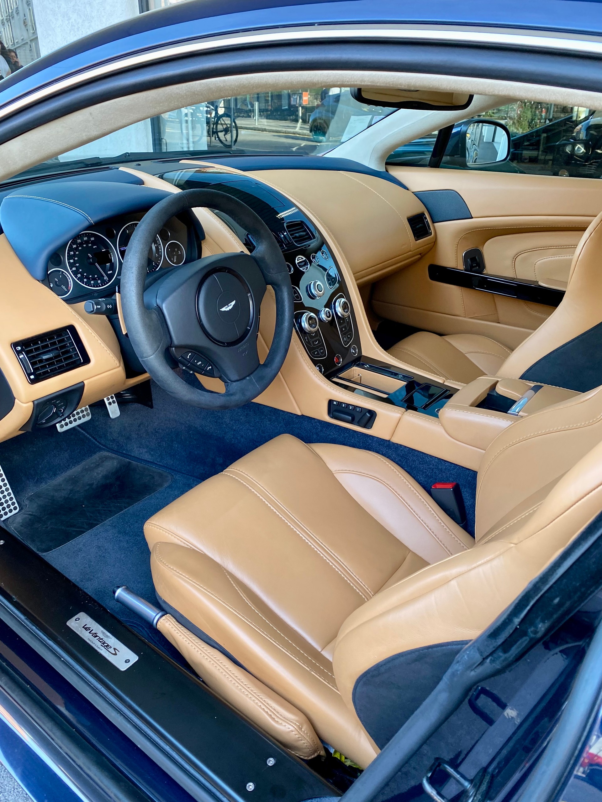 ASTON MARTIN V12 Vantage 5.9 S Sportshift-image-6