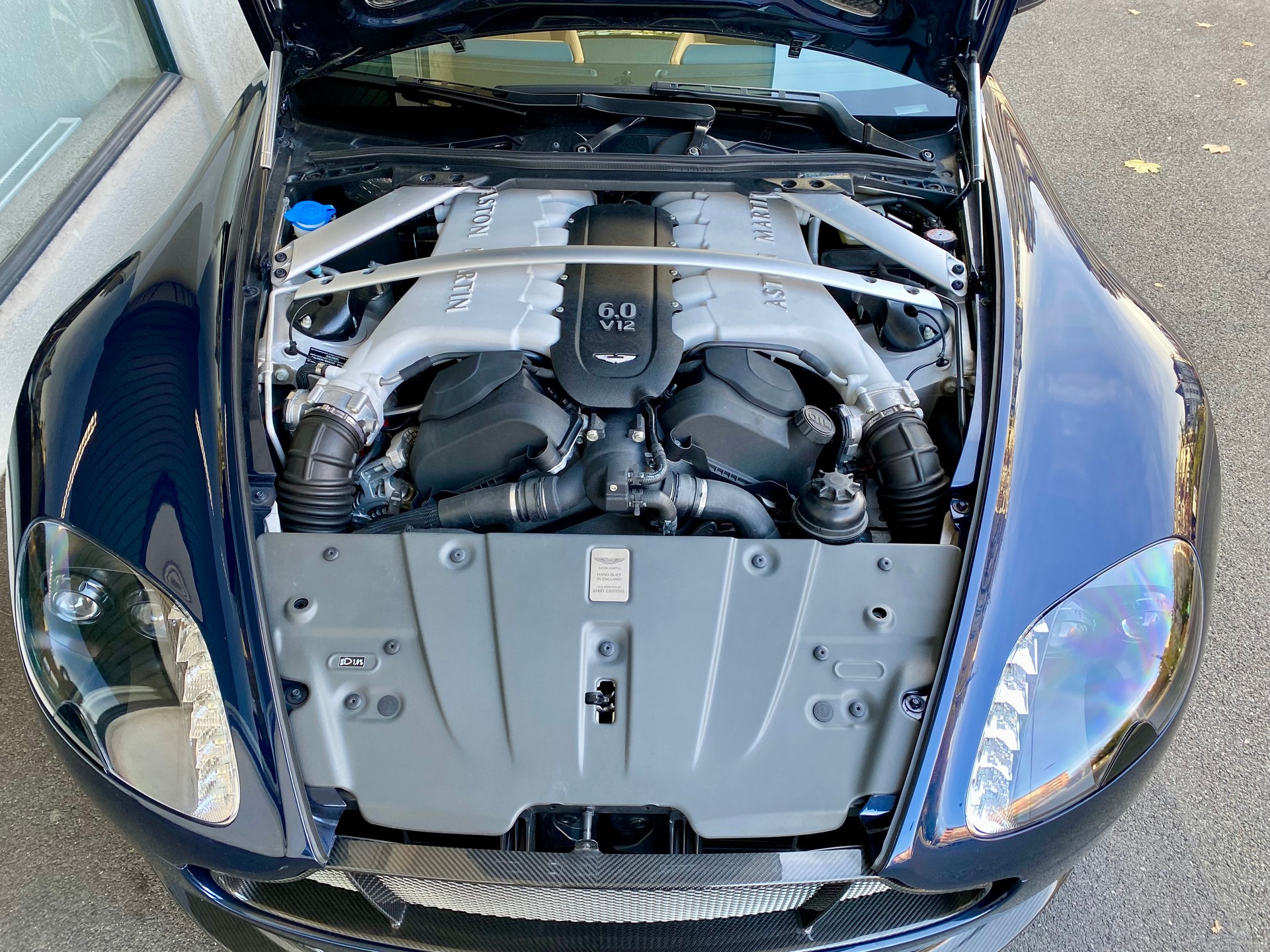 ASTON MARTIN V12 Vantage 5.9 S Sportshift-image-8