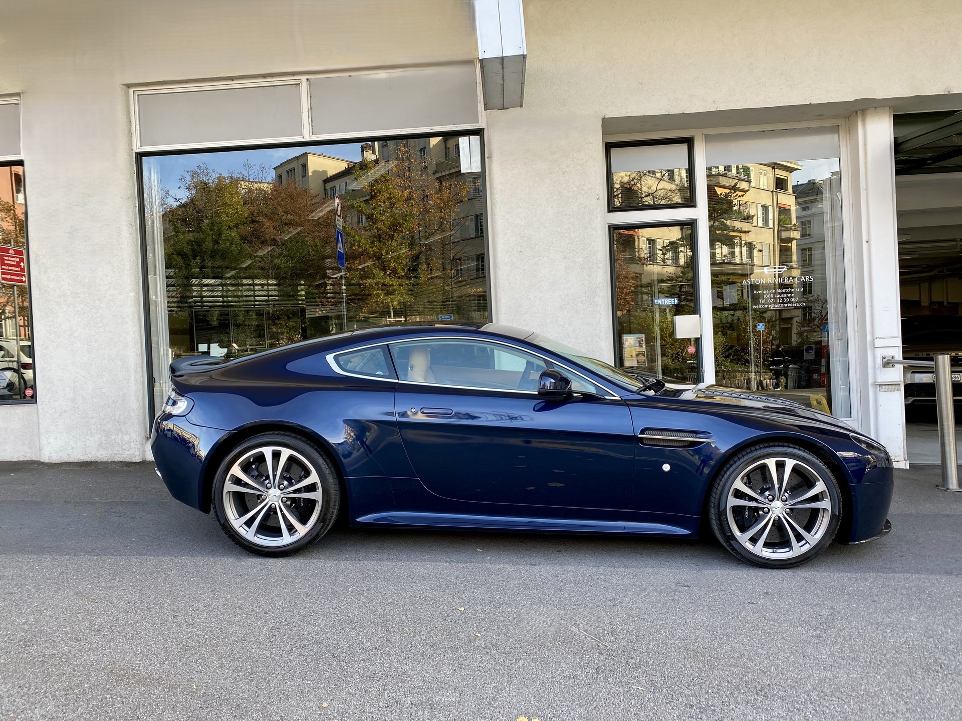 ASTON MARTIN V12 Vantage 5.9 S Sportshift-image-5