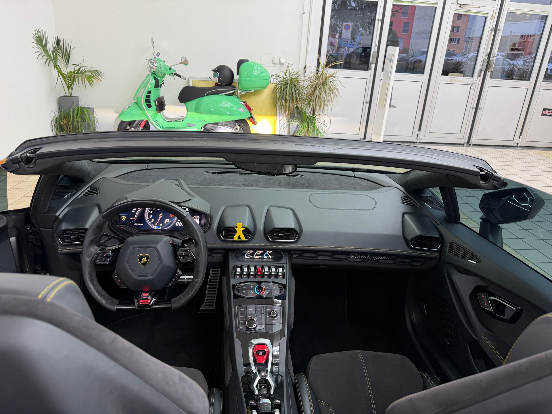 LAMBORGHINI Huracan LP610-4 Spyder DCT-image-12