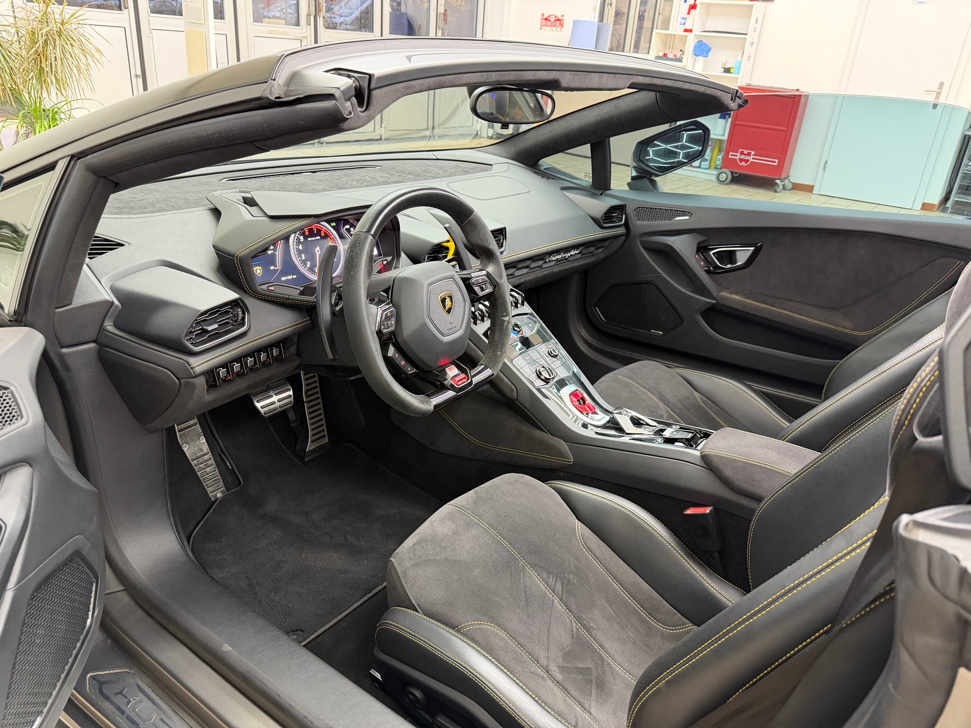LAMBORGHINI Huracan LP610-4 Spyder DCT-image-11