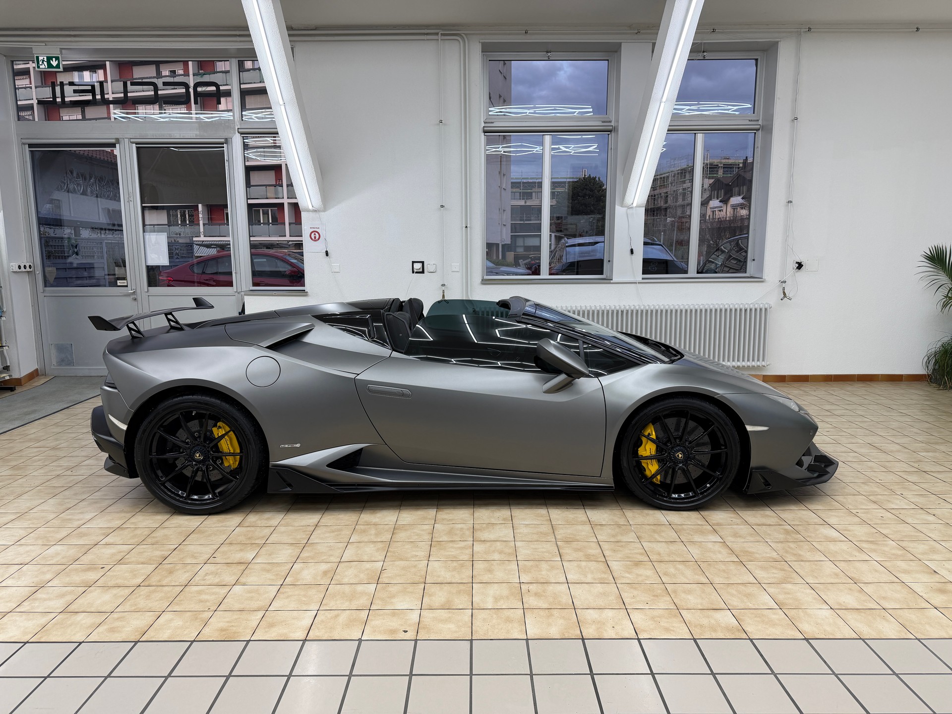 LAMBORGHINI Huracan LP610-4 Spyder DCT-image-5