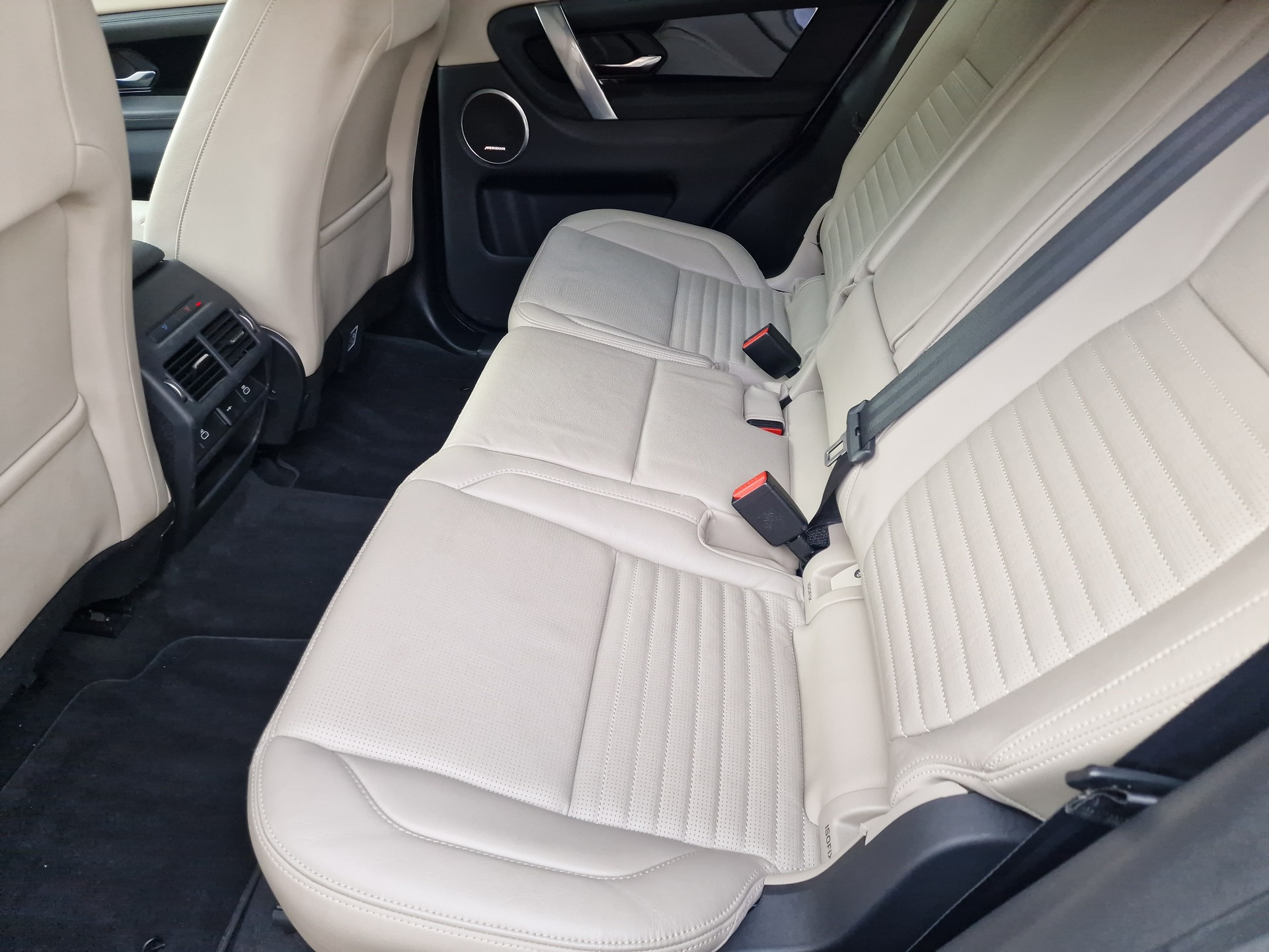 LAND ROVER Discovery Sport R Dyn P300e 1.5 PHEV HSE AT8-image-12