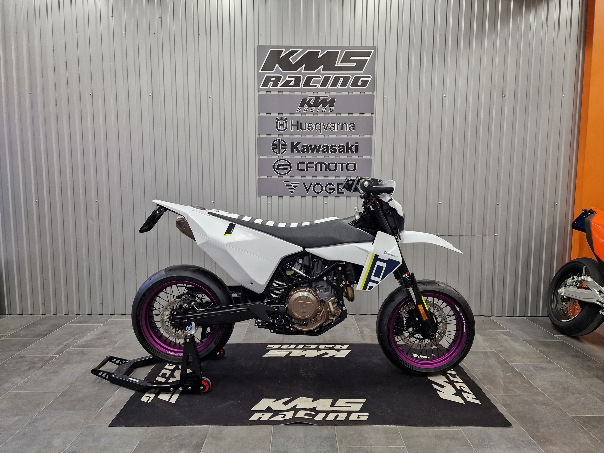 HUSQVARNA 701 Supermoto (35kW)-image-0