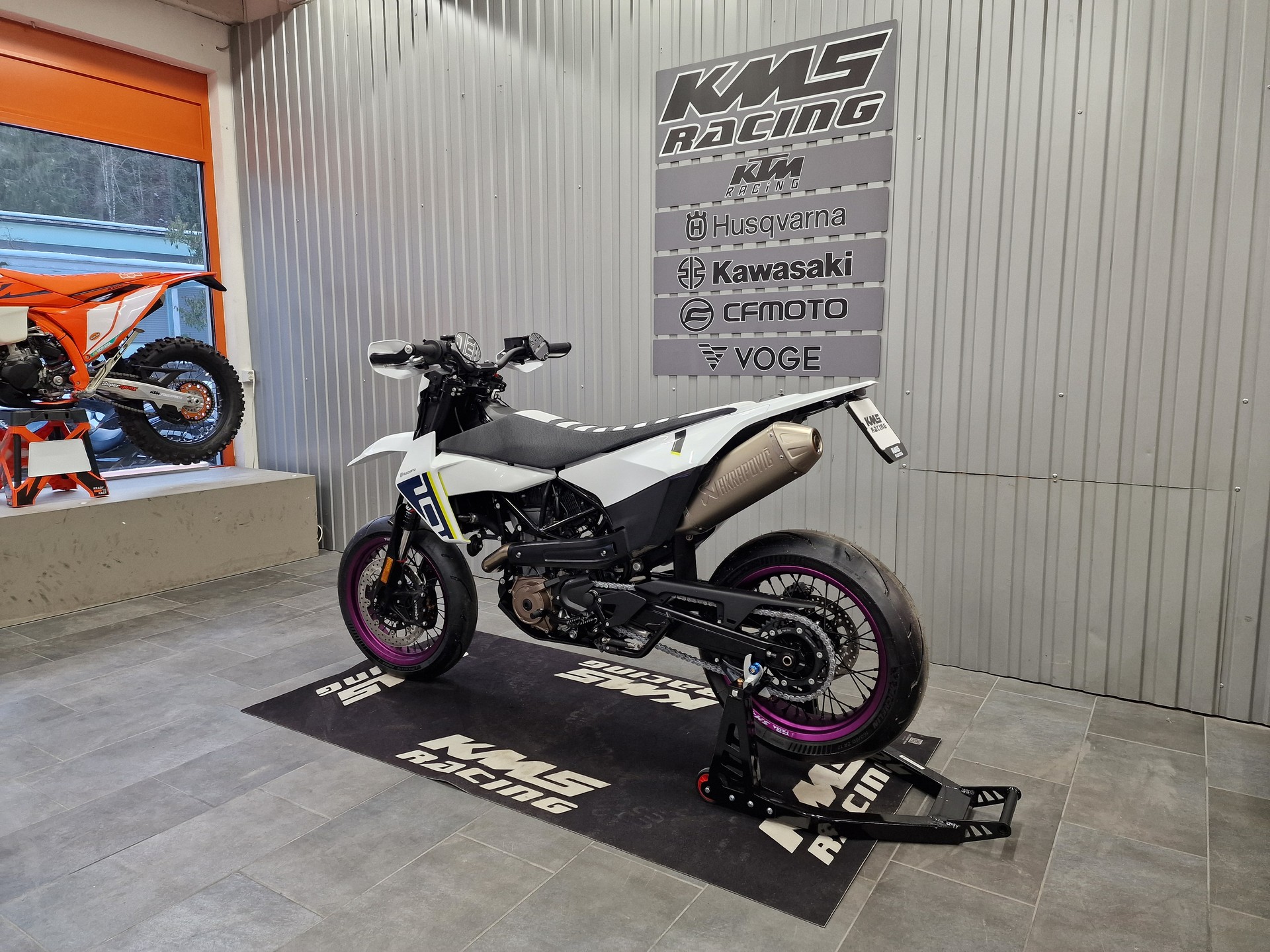 HUSQVARNA 701 Supermoto (35kW)-image-3
