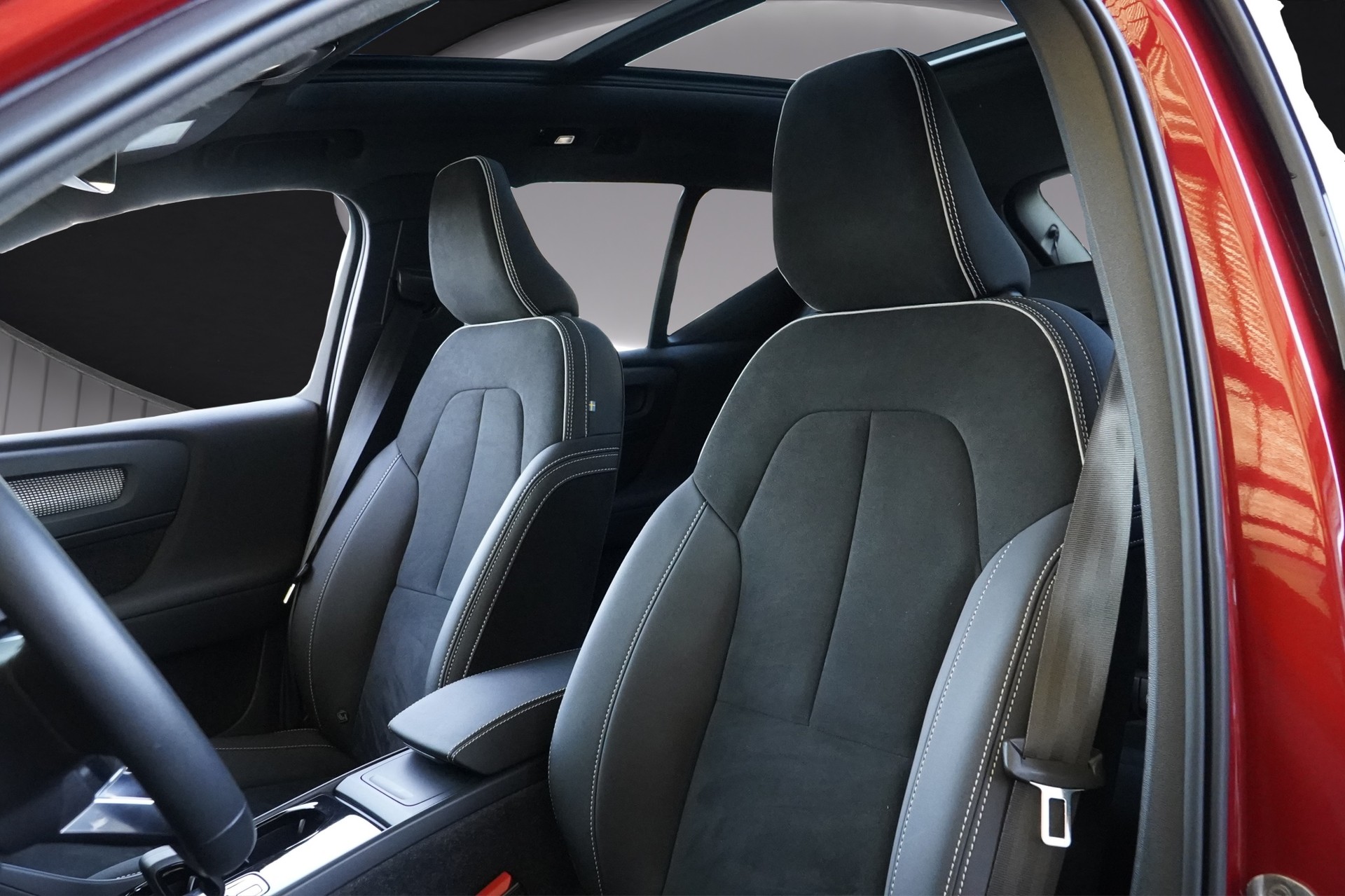 VOLVO XC40 Recharge P8 Twin AWD Pure Electric Pro R-Design *CH Fahrzeug & AHK*-image-10